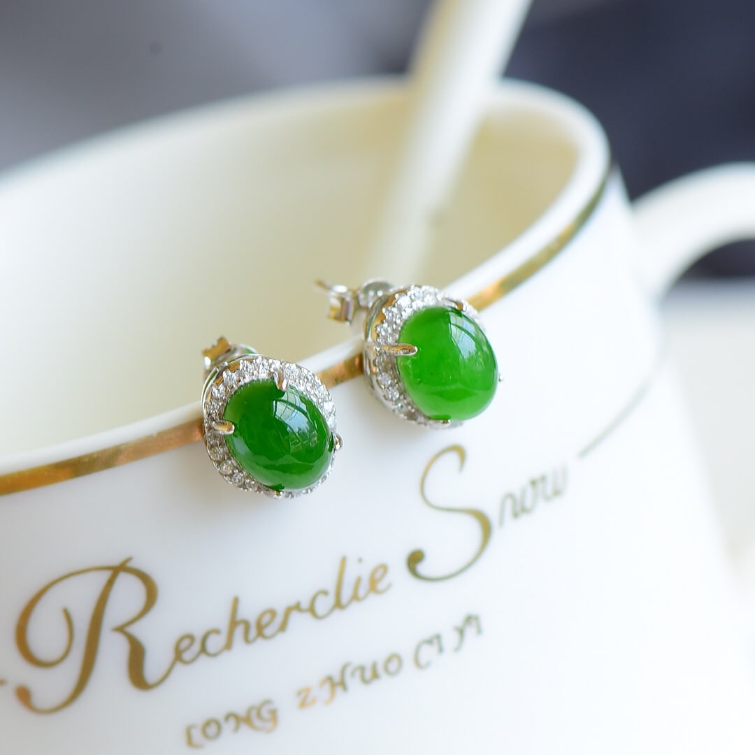 A Pair of Exquisite Sterling Silver Inlaid Jasper Earrings: A Pair of Exquisite Sterling Silver Inlaid Jasper Earrings,Size:7mmx9mm 一对纯银镶碧玉耳环