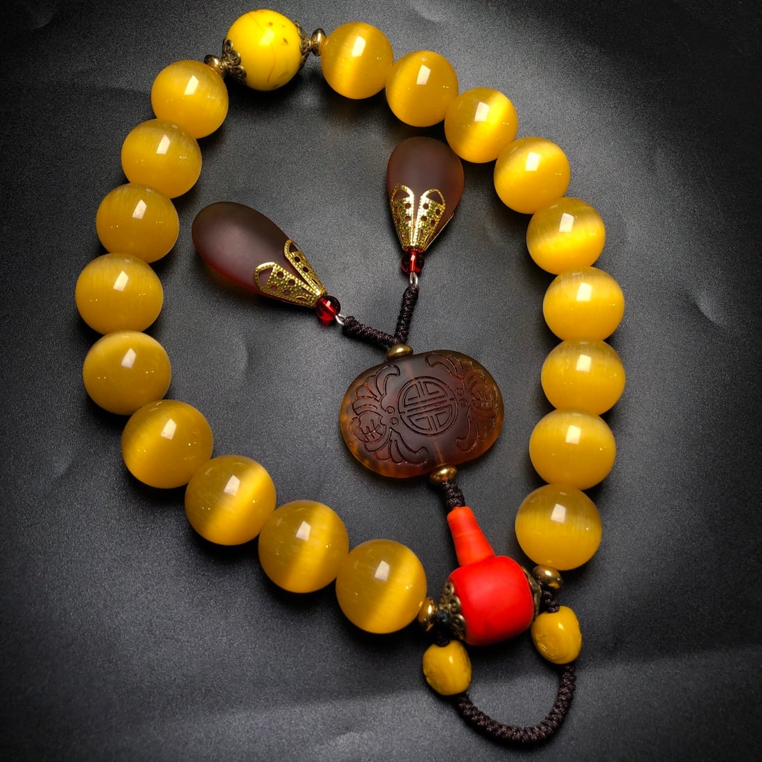 A Precious Glass Cat's Eye Bracelets: A Precious Glass Cat's Eye Bracelets,Size:19mm*18 猫眼石手串