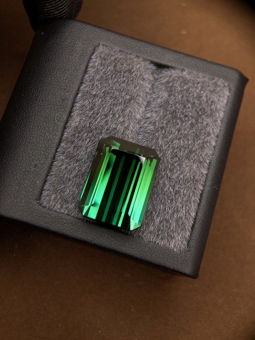 25.25Ctw Natural Tourmaline Loose: 25.25Ctw Natural Tourmaline Loose,Size:20.5mmx15.4mmx8.3mm 25.25Ctw天然碧玺裸石