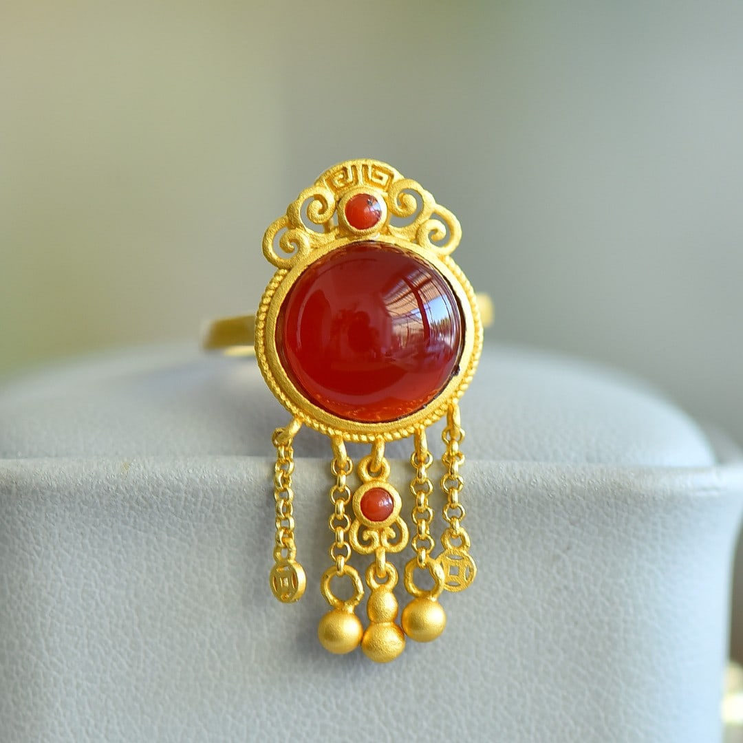 An Exquisite Sterling Silver-Gold Plated Inlaid Agate Ring: An Exquisite Sterling Silver-Gold Plated Inlaid Agate Ring,Size:14mmx14mm 寓意:花冠年华,容光焕发 纯银镀金镶