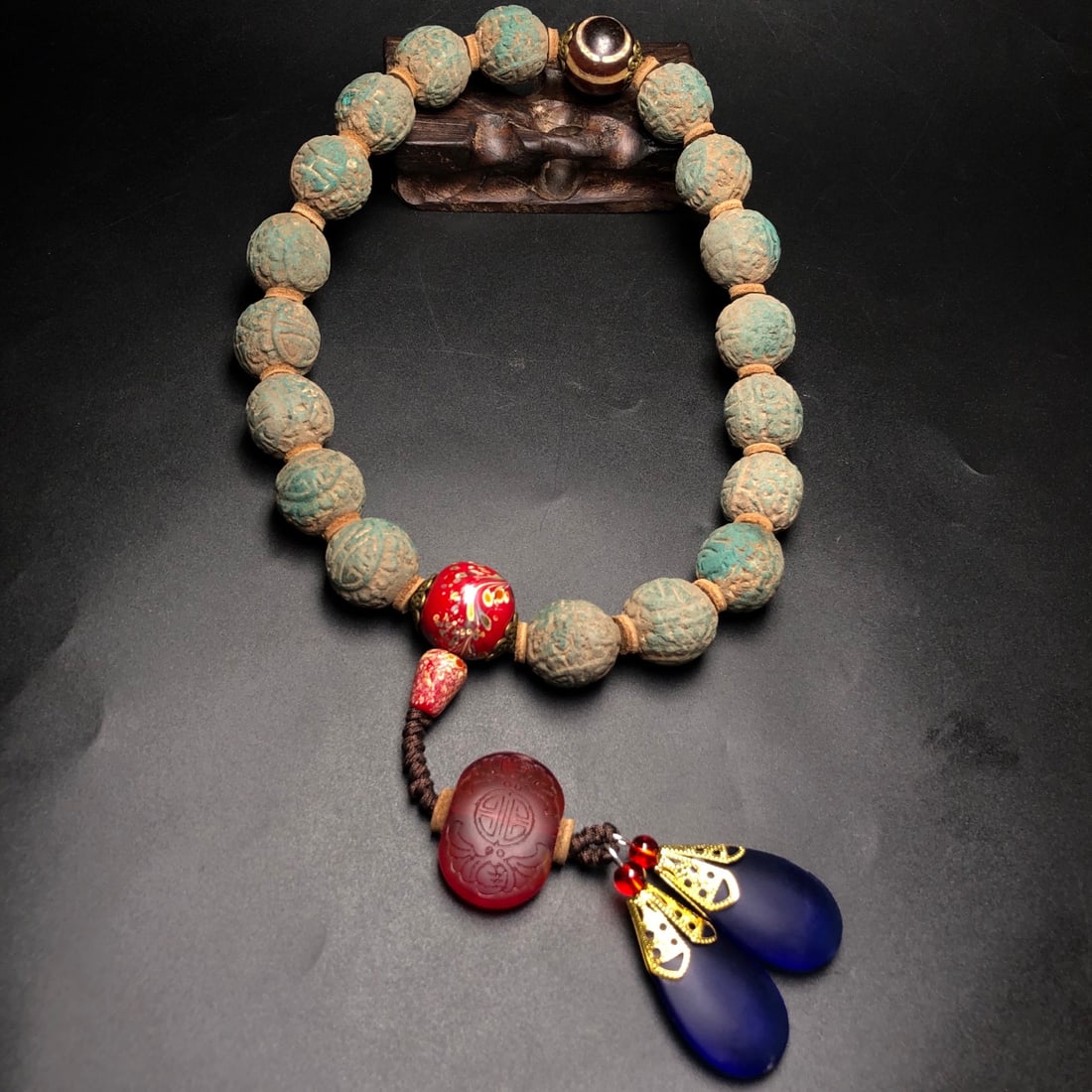 A Precious Eaglewood Bracelets: A Precious Eaglewood Bracelets,Size:20mm 沉香手串