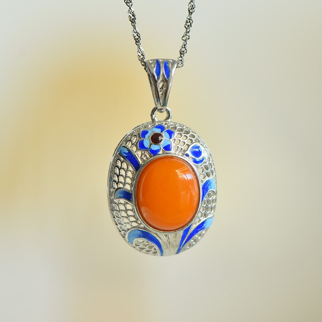 An Exquisite Sterling Silver Inlaid Beeswax Enamel Pendant: An Exquisite Sterling Silver Inlaid Beeswax Enamel Pendant,Size:10mmx12mm 纯银镶蜜蜡珐琅吊坠