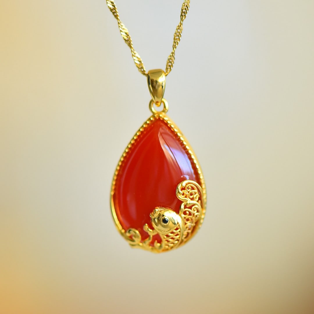 An Exquisite Sterling Silver-Gold Plated Inlaid Red Agate Necklace: An Exquisite Sterling Silver-Gold Plated Inlaid Red Agate Necklace,Size:10mmx14mm 纯银镀金镶红玛瑙项链