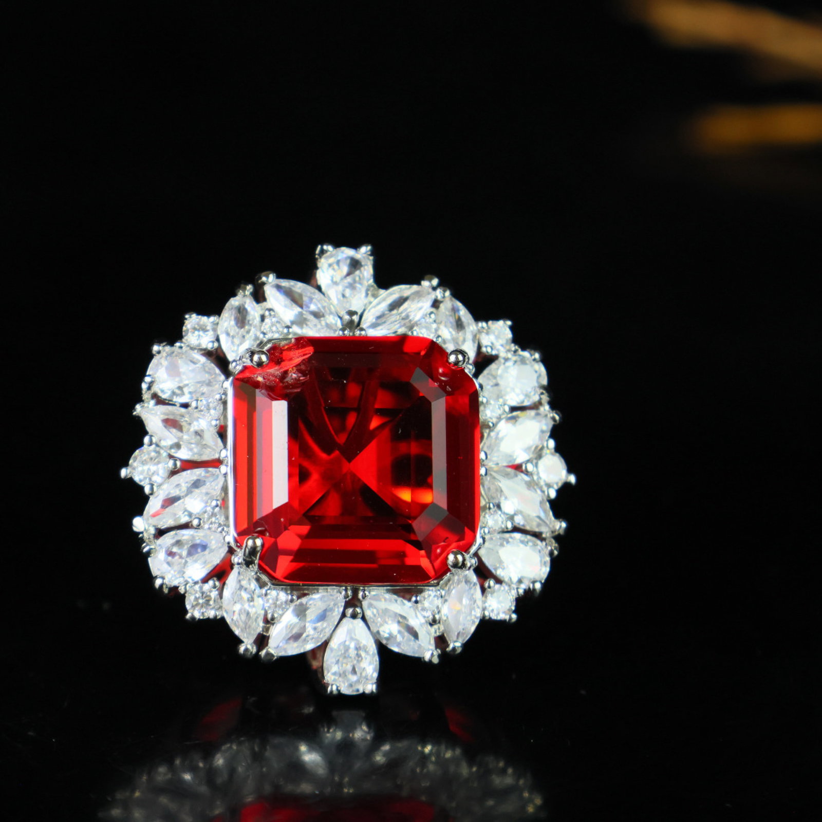 An Exquisite Ring: An Exquisite Ring,Size:18mmx13mm 一个精美的戒指