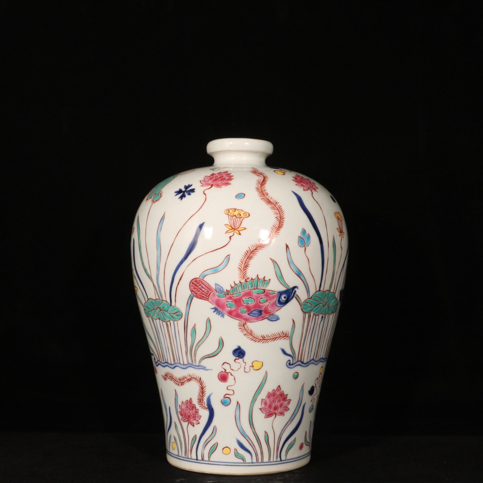 A Rare Wucai Hornwort Pattern Vase: A Rare Wucai Hornwort Pattern Vase,Ming Dynasty,China,Xuande Six-character Mark,Size:12.2inx7.9in 五彩鱼藻纹瓶,中国明代,宣德