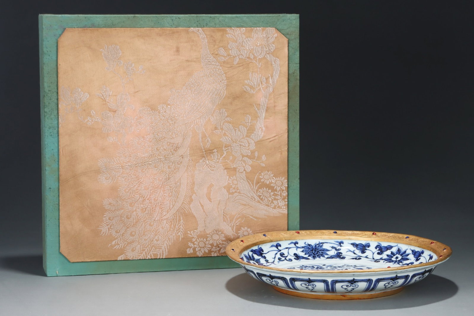 An Exquisite Blue and White Cover with Gold Lotus Pattern Plate: An Exquisite Blue and White Cover with Gold Lotus Pattern Plate,Yuan Dynasty,China,Size:2.2inx12.8in 青花包金缠枝莲纹盘,中国元&#