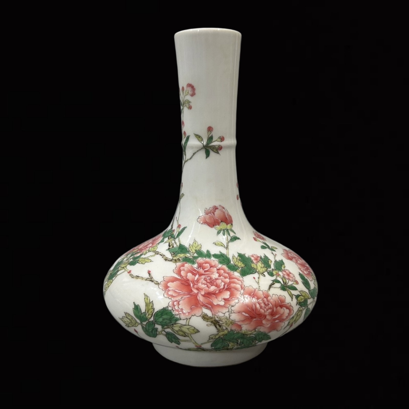 An Exquisite Enamel Flower Pattern Vase,with poem: An Exquisite Enamel Flower Pattern Vase,with poem,Qing Dynasty,China,Yongzheng Four-character Mark,Size:4.9inx8.1in 珐琅彩花卉纹瓶,带诗文,&#