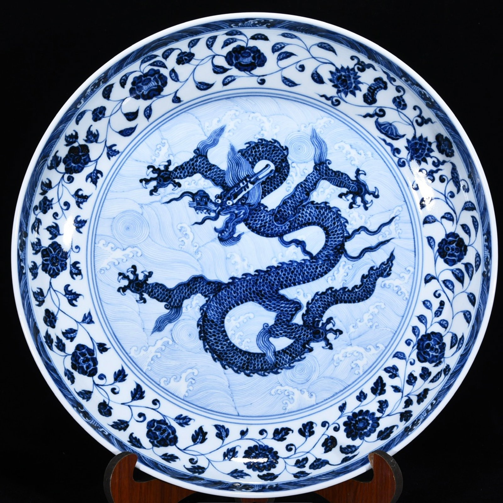 A Huge Blue and White Dragon Pattern Plate: A Huge Blue and White Dragon Pattern Plate,Ming Dynasty,China,Size:2.8inx16.3in 青花龙纹盘,中国明代