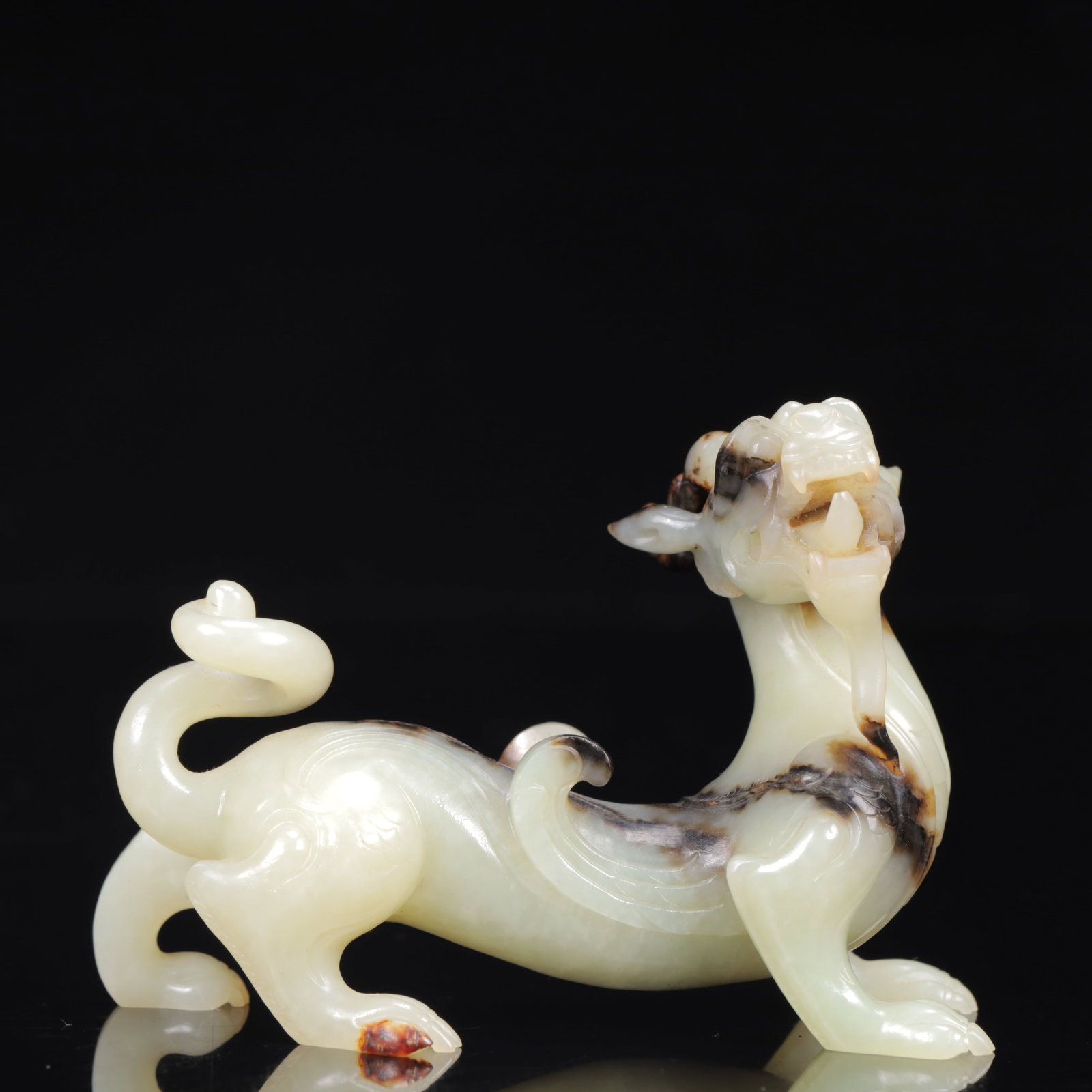 An Exquisite White Jade Auspicious Beast Ornament: An Exquisite White Jade Auspicious Beast Ornament,Qing Dynasty,China,Size:3.5inx1.6inx2.8in,Weight:154g 白玉瑞兽摆件,中国清代