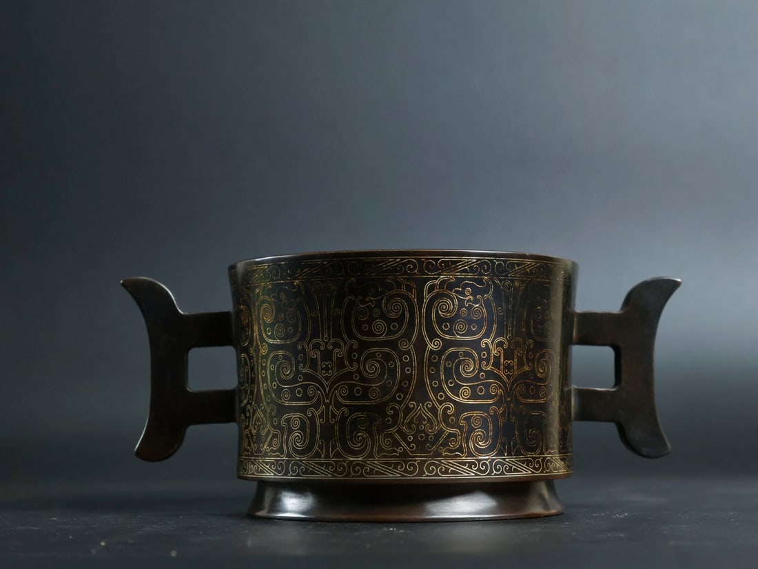 An Exquisite Bronze Inlaid Silver Dragon Pattern Double-Ears Censer: An Exquisite Bronze Inlaid Silver Dragon Pattern Double-Ears Censer,Qing Dynasty, China, With Mark,Size:3inx4.1in,Weight:1280g 铜嵌银龙纹双耳香炉,