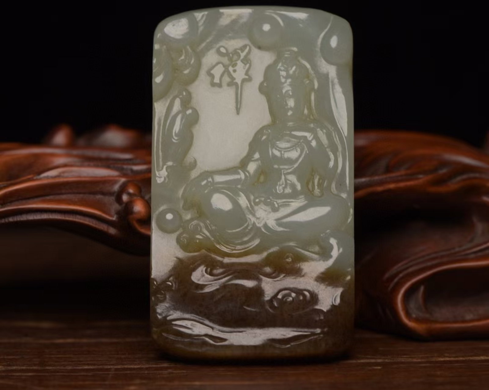 An Exquisite White Jade Statue of Avalokitesvara Pendant: An Exquisite White Jade Statue of Avalokitesvara Pendant,Qing Dynasty,China,Size:2.6inx1.5inx0.4in,Weight:63g 白玉观音像牌,中国清代