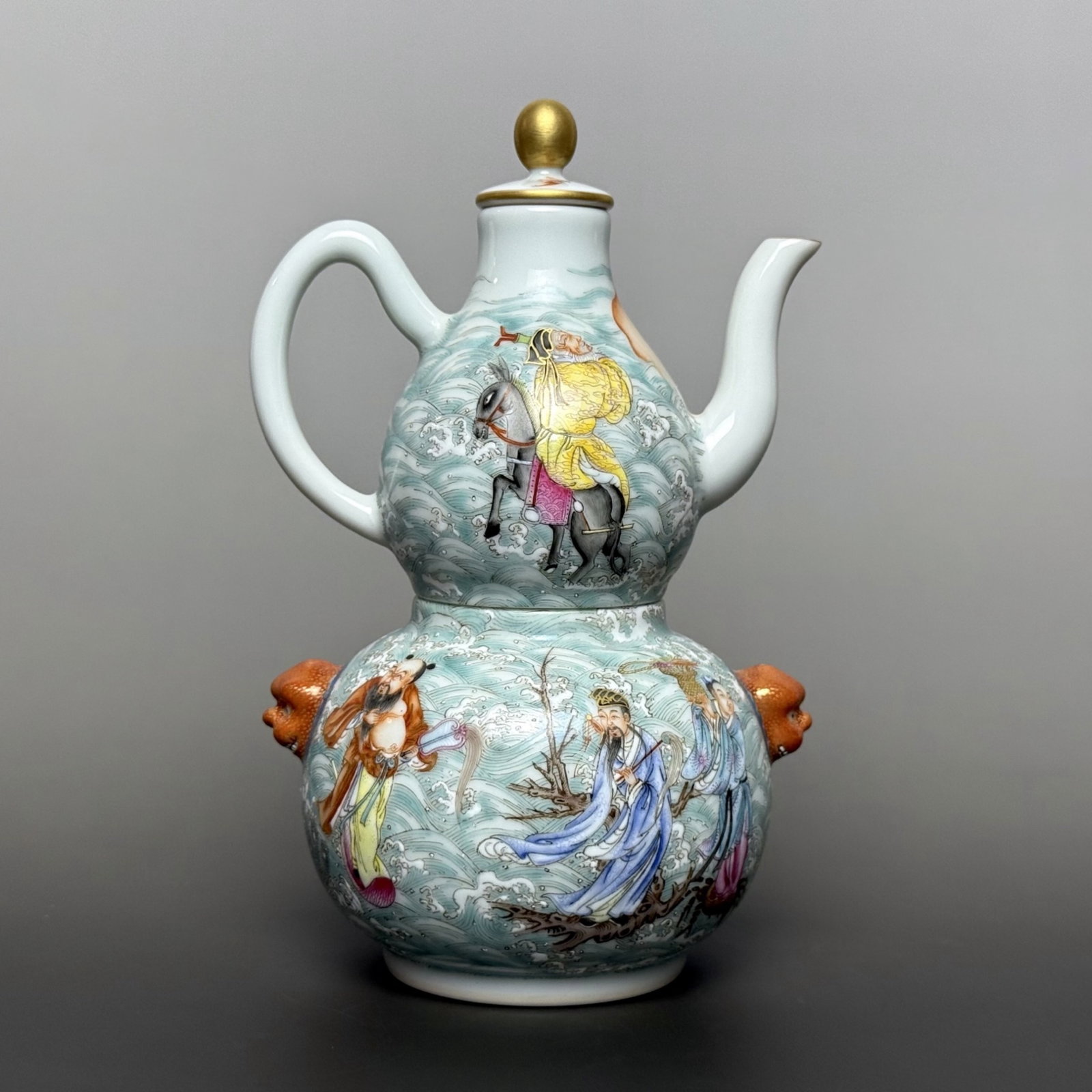 An Exquisite Famille-Rose Figure Pattern Gourd-Shaped Pattern Flagon (1 of 7)