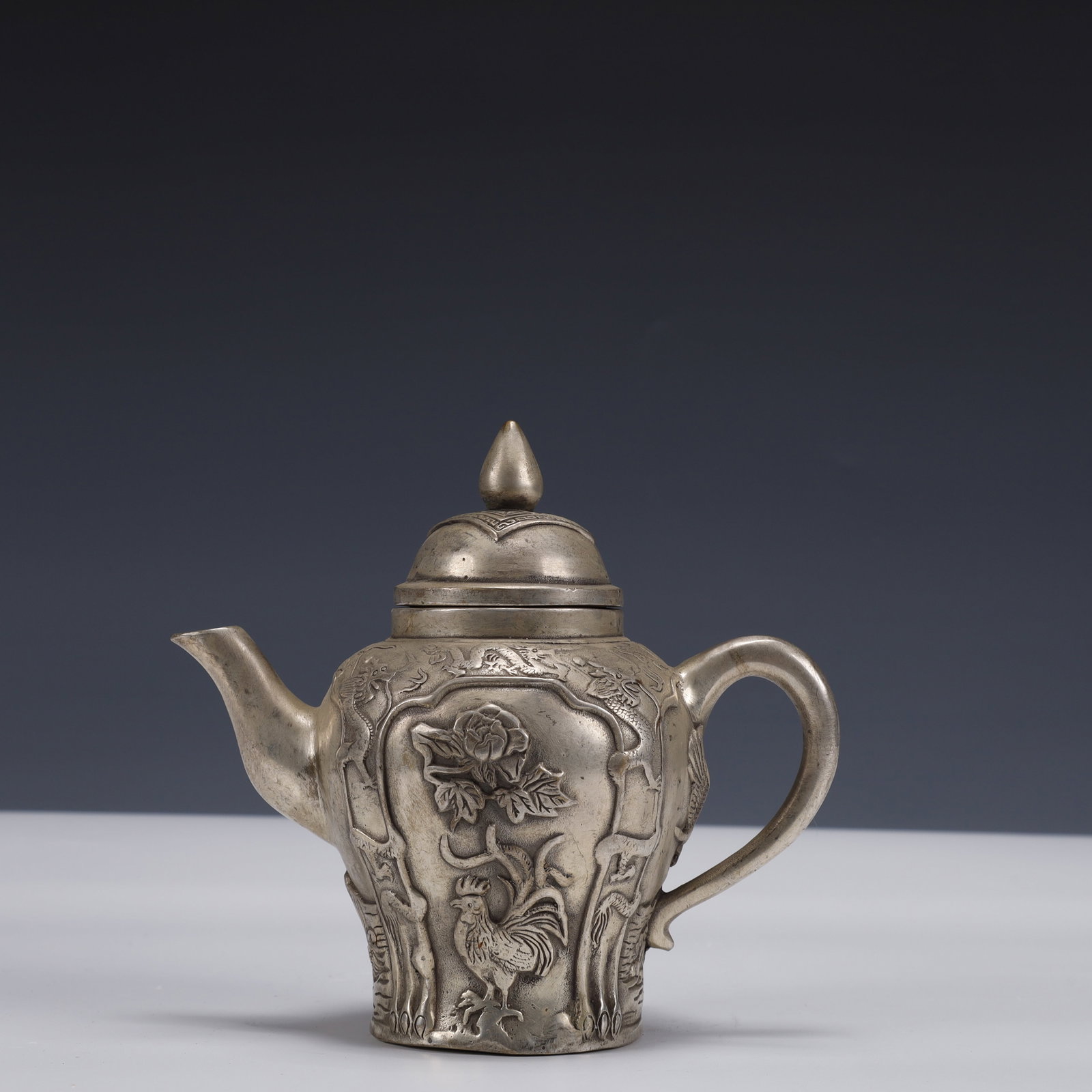 An Exquisite Silver-Plated Bronze Fish and Bird Pattern Ewer: An Exquisite Silver-Plated Bronze Fish and Bird Pattern Ewer,Qing Dynasty, China,Qianlong Four-character Mark,Size:5.9inx3.1inx5.5in,Weight:550g 铜镀银鱼鸟纹执