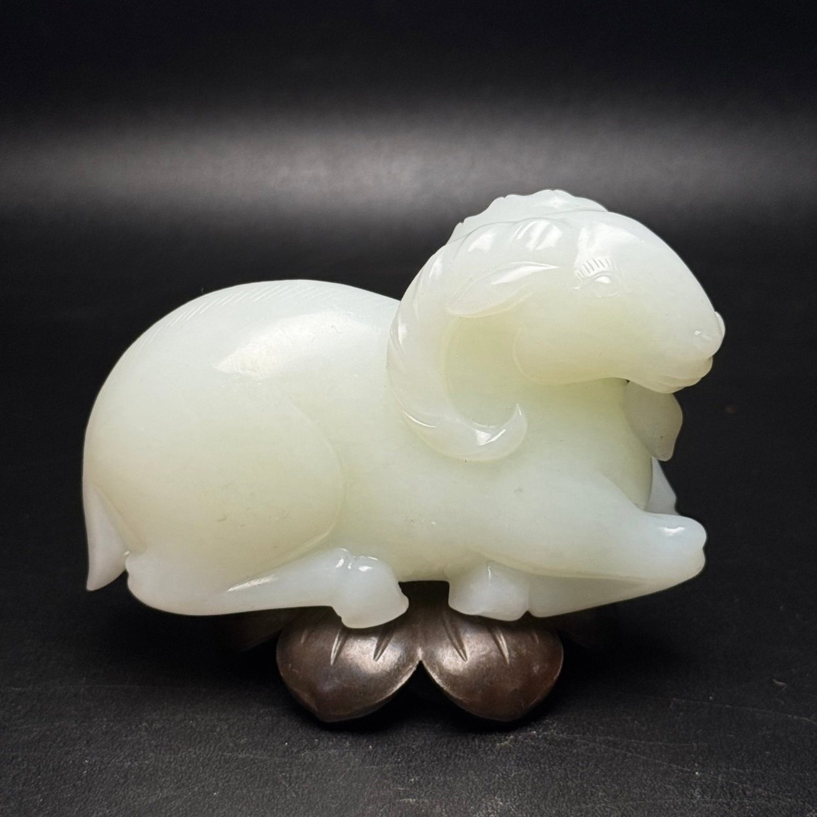 An Exquisite White Jade Sheep Ornament: An Exquisite White Jade Sheep Ornament,Qing Dynasty,China,Size:91mmx60mmx35mm,Weight:284g 白玉羊摆件,中国清代