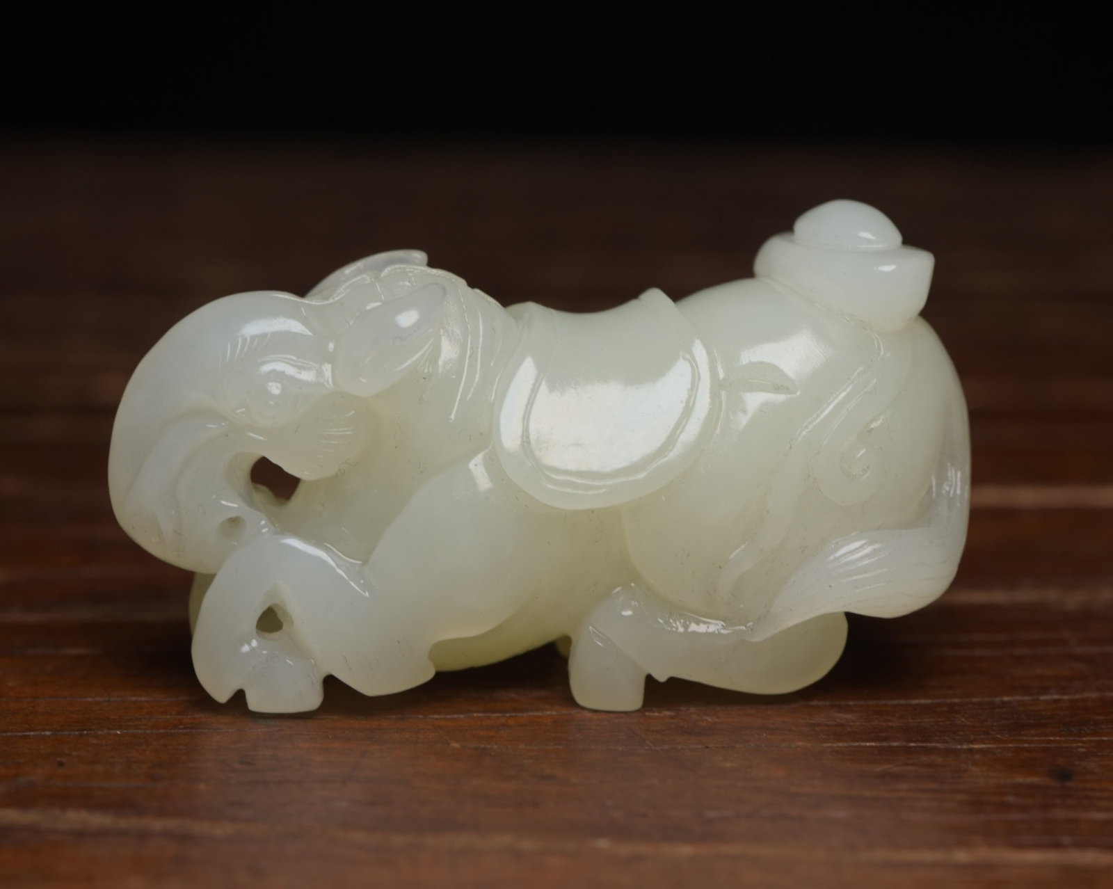 An Exquisite White Jade Horse Ornament: An Exquisite White Jade Horse Ornament,Qing Dynasty,China,Size:2.6inx1.4inx1in,Weight:77g 白玉骏马摆件,中国清代