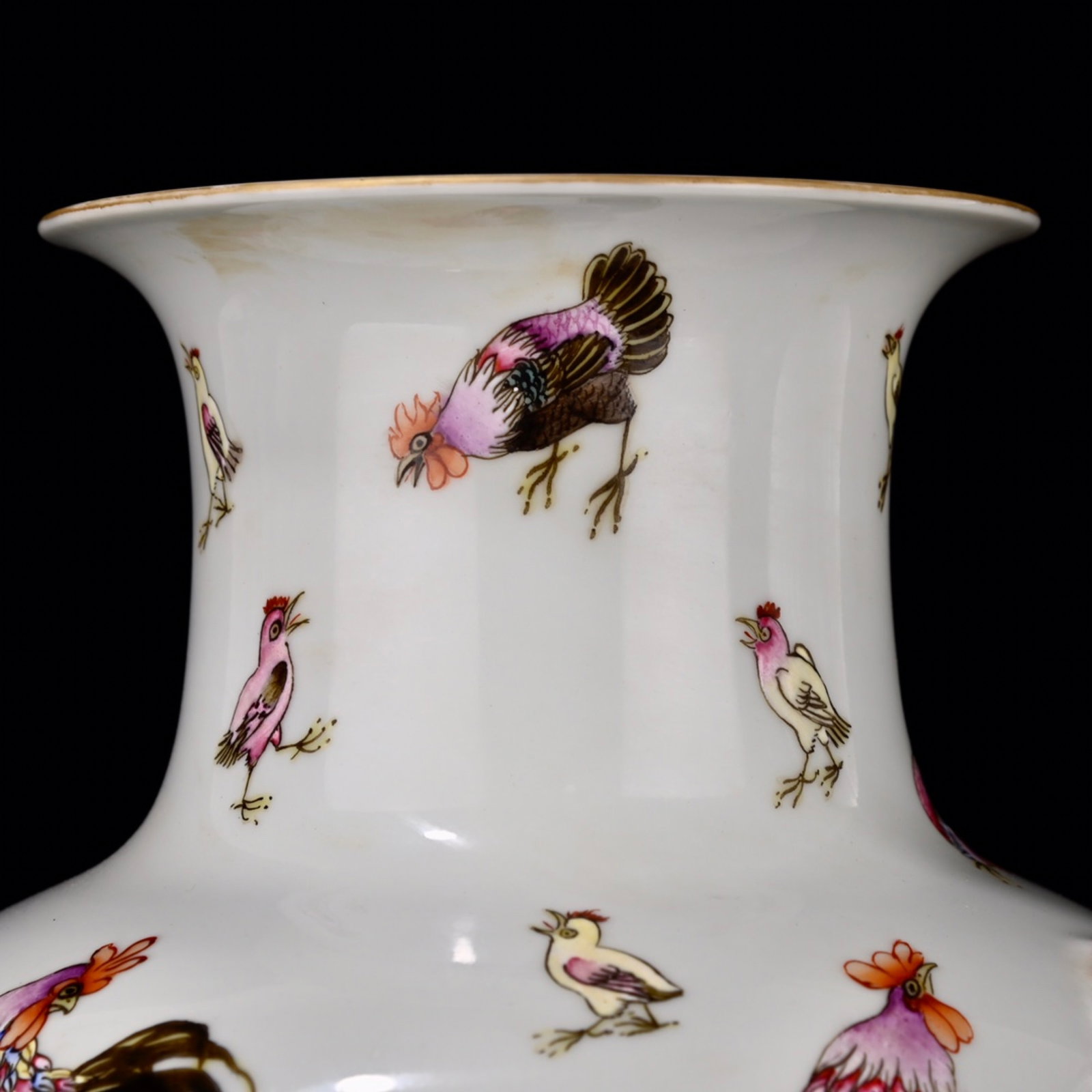 An Exquisite Enamel Rooster Pattern Elephant-Ears Vase - 4