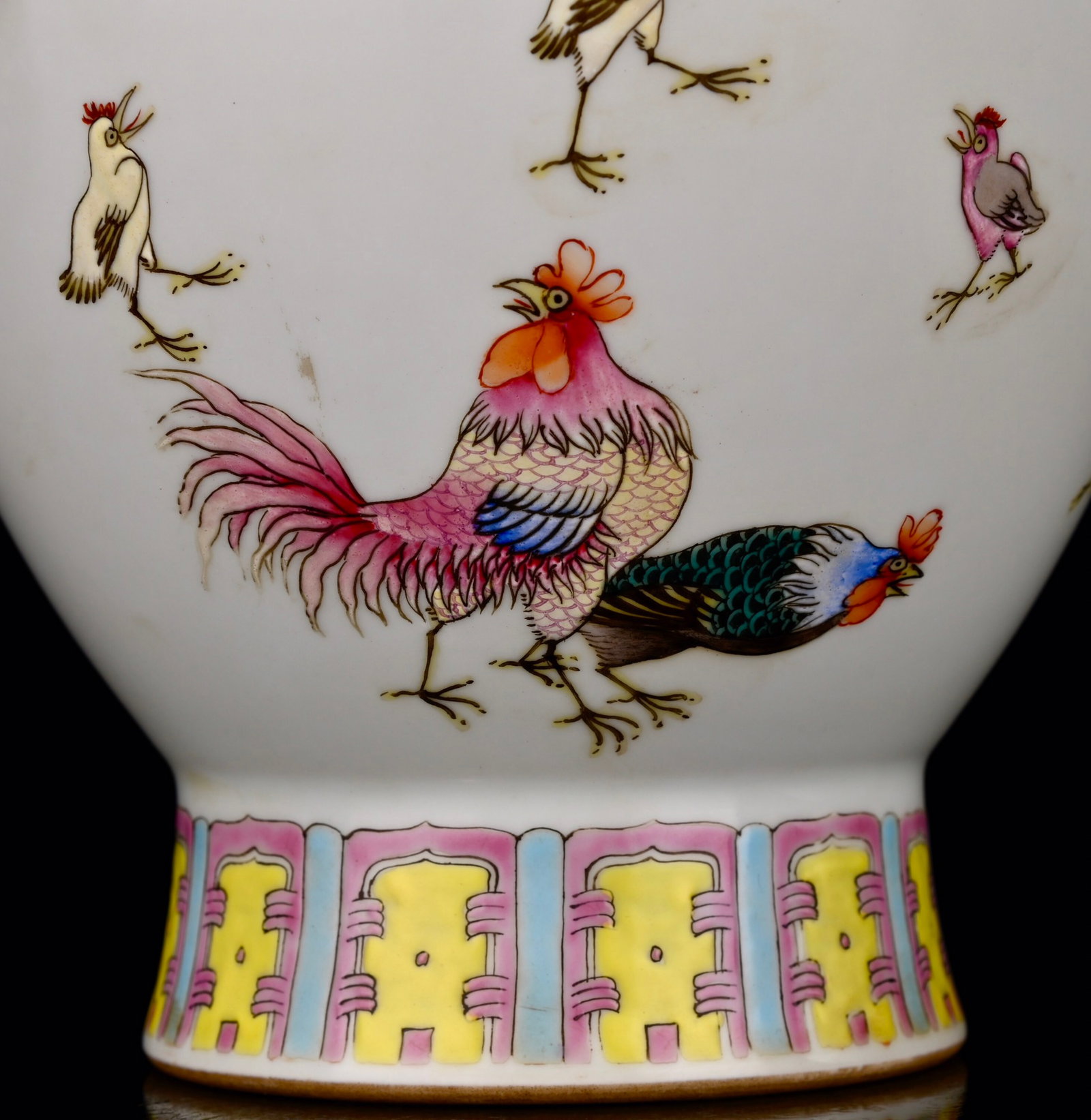 An Exquisite Enamel Rooster Pattern Elephant-Ears Vase - 5