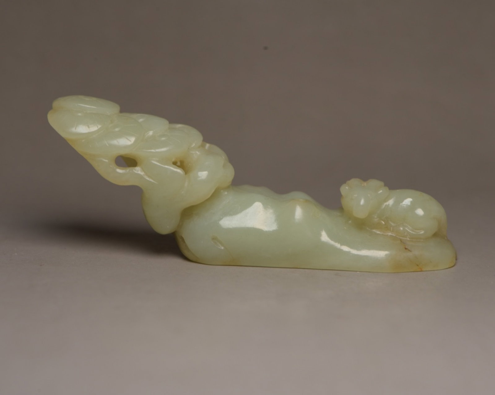 An Exquisite White Jade Deer Ornament: An Exquisite White Jade Deer Ornament,Qing Dynasty,China,Size:2.8inx1.1inx0.7in,Weight:31g 白玉鹿摆件,中国清代