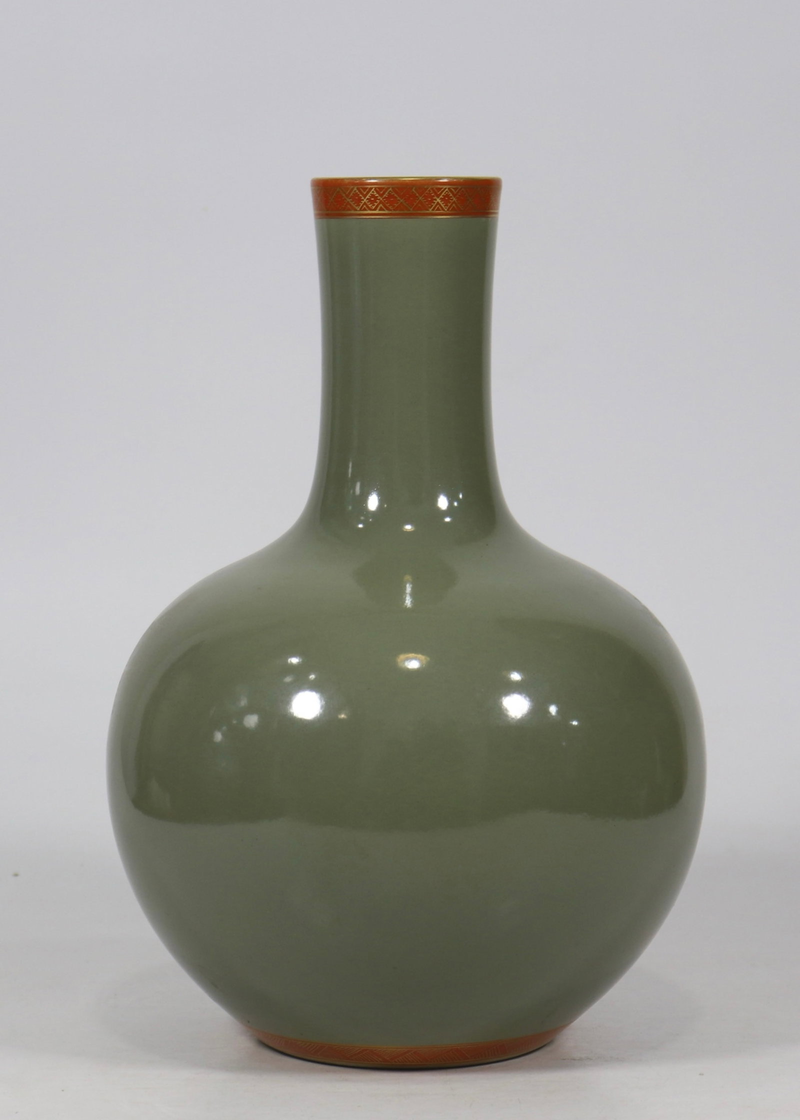 An Exquisite Green Glazed Vase: An Exquisite Green Glazed Vase,Qing Dynasty,China,Yongzheng Six-character Mark,Size:11.8inx7.3in 绿釉瓶,中国清代,雍正六字款