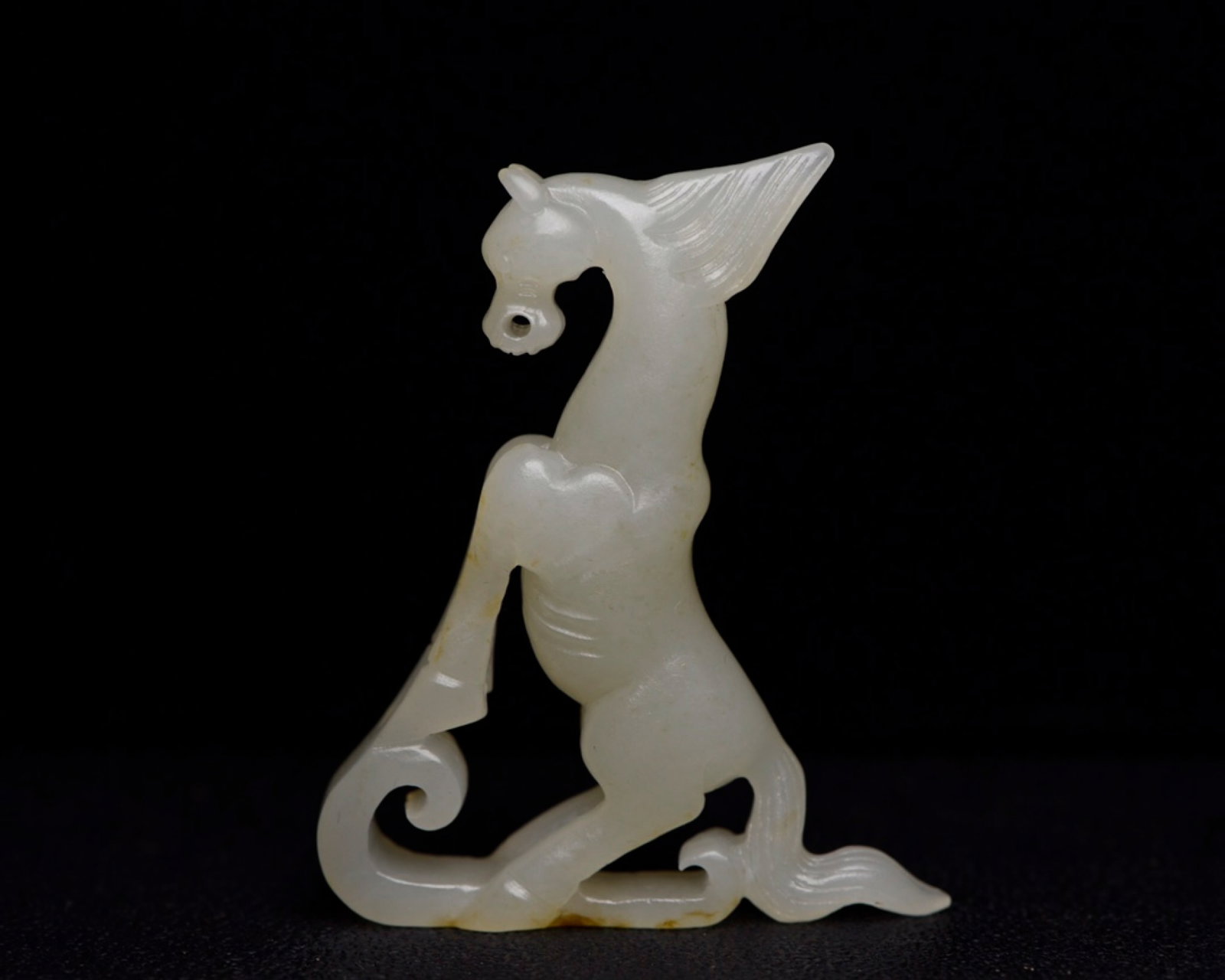 An Exquisite White Jade Horse Ornament: An Exquisite White Jade Horse Ornament,Qing Dynasty,China,Size:2.5inx2inx0.5in,Weight:30g 白玉骏马摆件,中国清代