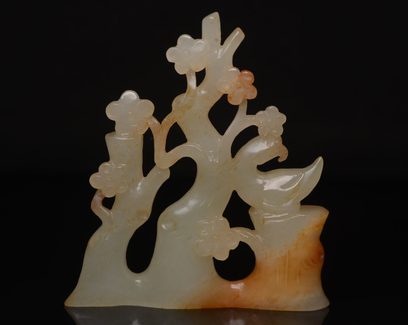 An Exquisite White Jade Flower and Bird Ornament: An Exquisite White Jade Flower and Bird Ornament,Qing Dynasty,China,Size:2.9inx2.6inx0.4in,Weight:47g 白玉花鸟摆件,中国清代