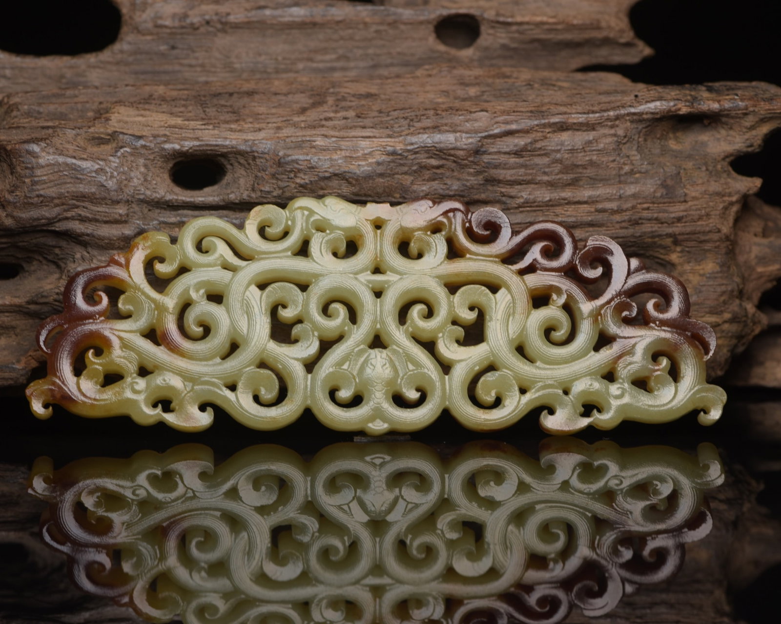 An Exquisite White Jade Phoenix Pattern Pendant: An Exquisite White Jade Phoenix Pattern Pendant,Qing Dynasty,China,Size:5.1inx1.7inx0.2in,Weight:56g 白玉凤纹佩,中国清代