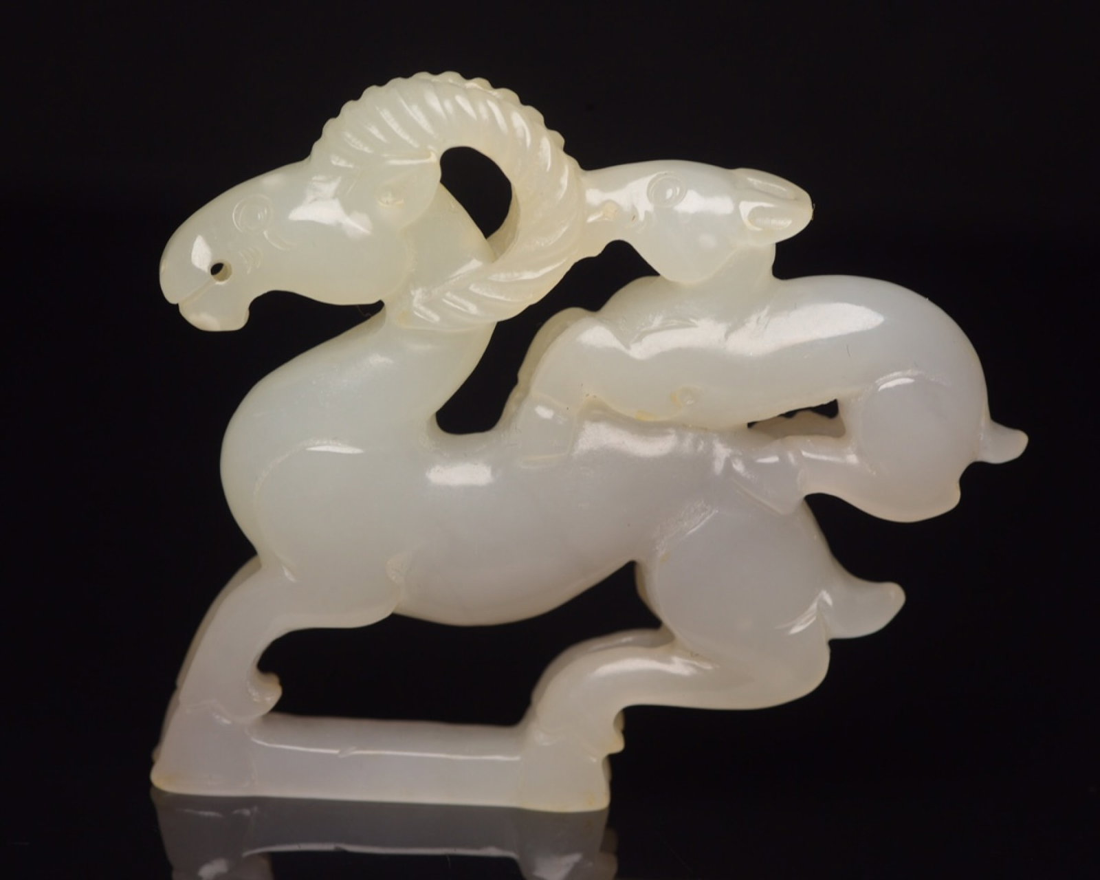 An Exquisite White Jade Sheep Ornament: An Exquisite White Jade Sheep Ornament,Qing Dynasty,China,Size:2.6inx2.2inx0.4in,Weight:51g 白玉羊摆件,中国清代