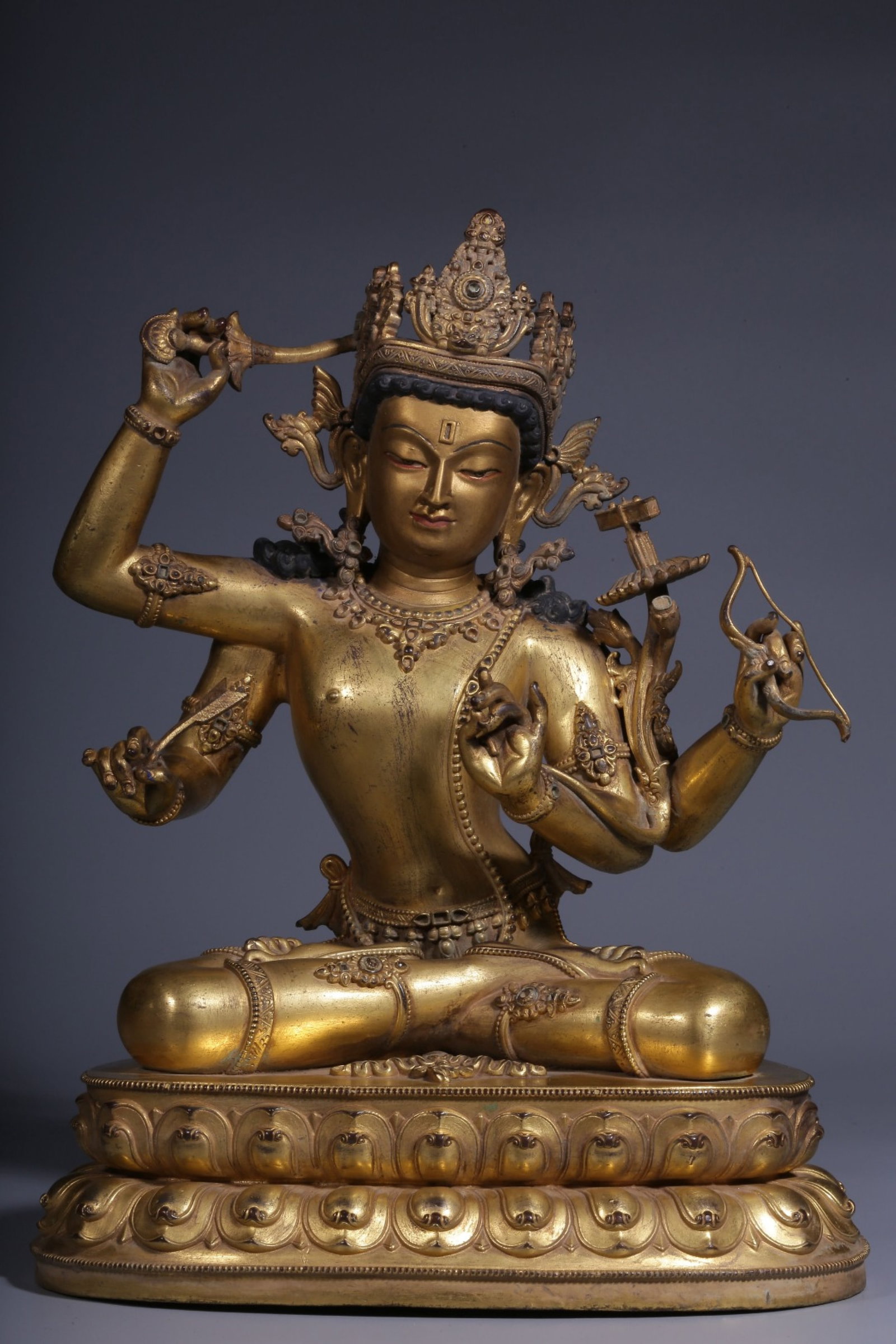A Rare Gilt Bronze Statue of Manjusri: A Rare Gilt Bronze Statue of Manjusri,Qing Dynasty, China,Size:13inx9.8inx6.3in,Weight:5350g 铜鎏金文殊菩萨像,中国清代