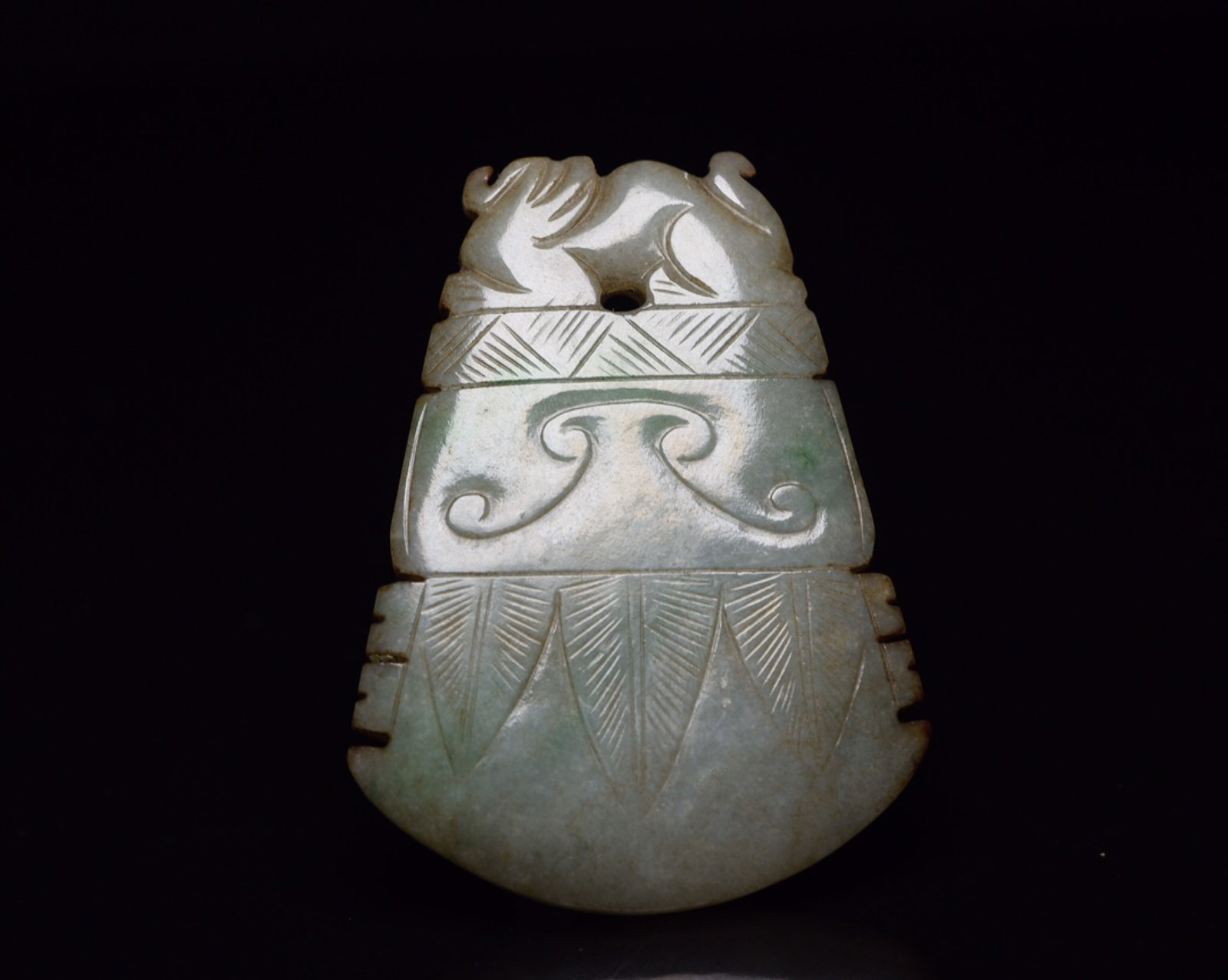An Exquisite Jadeite Beast Pattern Pendant - 2