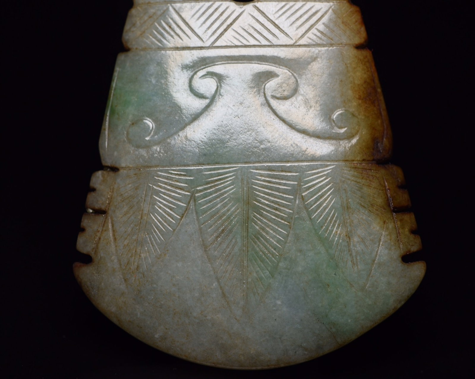An Exquisite Jadeite Beast Pattern Pendant - 5