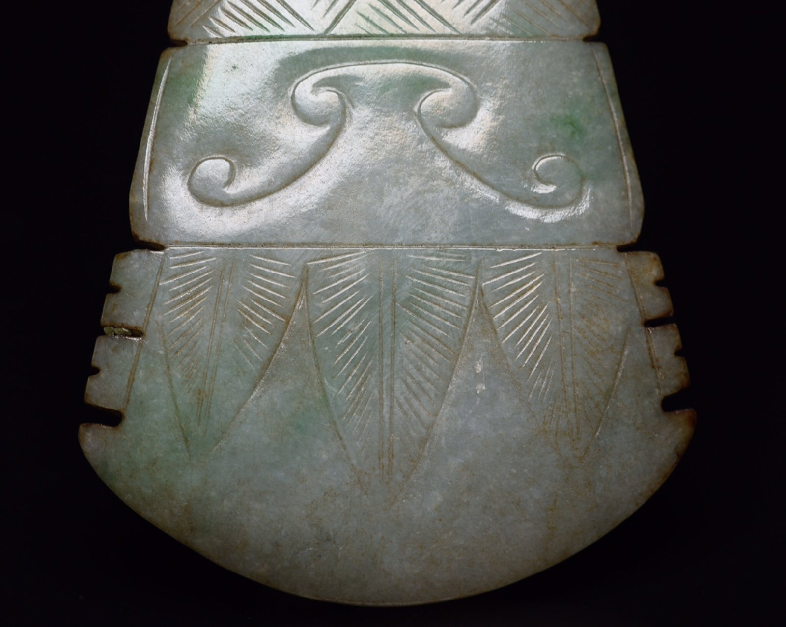 An Exquisite Jadeite Beast Pattern Pendant - 7