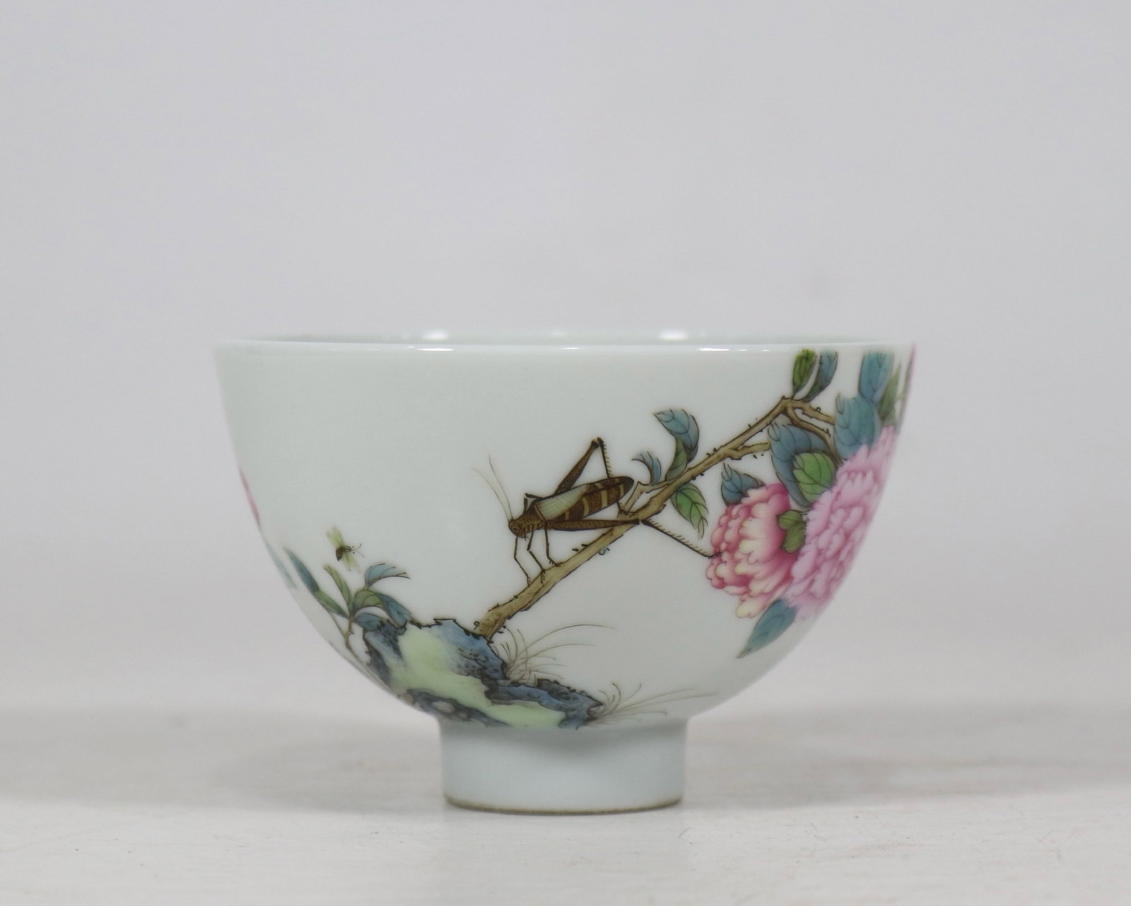 An Exquisite Enamel Flower Pattern Cup,with poem: An Exquisite Enamel Flower Pattern Cup,with poem,Qing Dynasty,China,Yongzheng Four-character Mark,Size:3.4inx2.3in