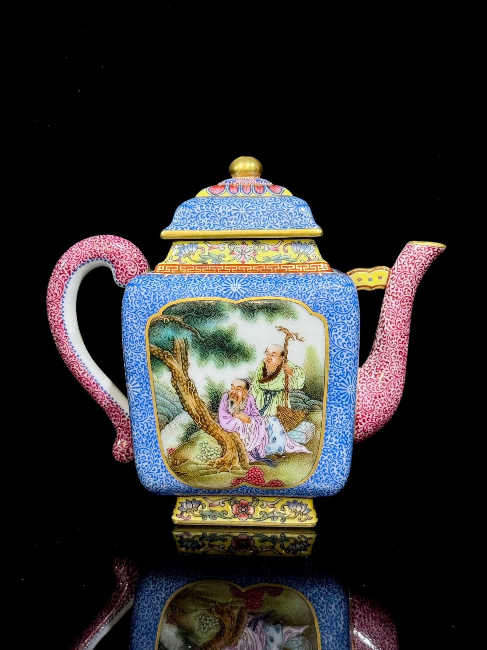 An Exquisite Enamel Figure Pattern Teapot - 2