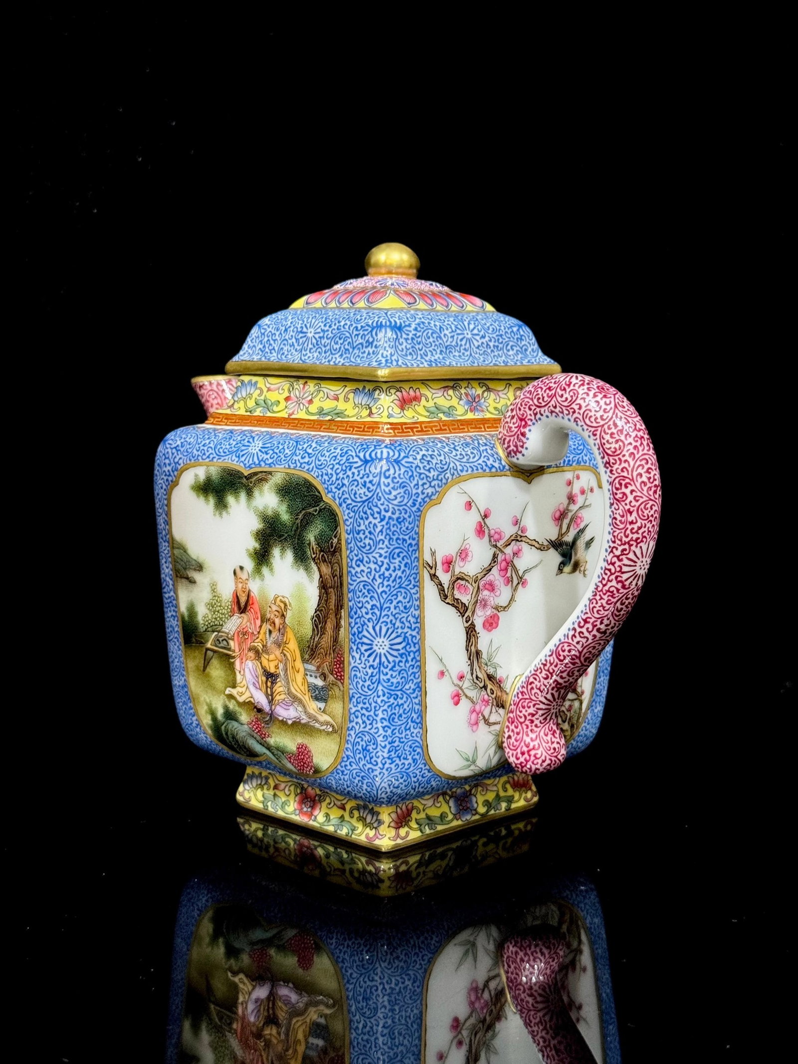 An Exquisite Enamel Figure Pattern Teapot - 4