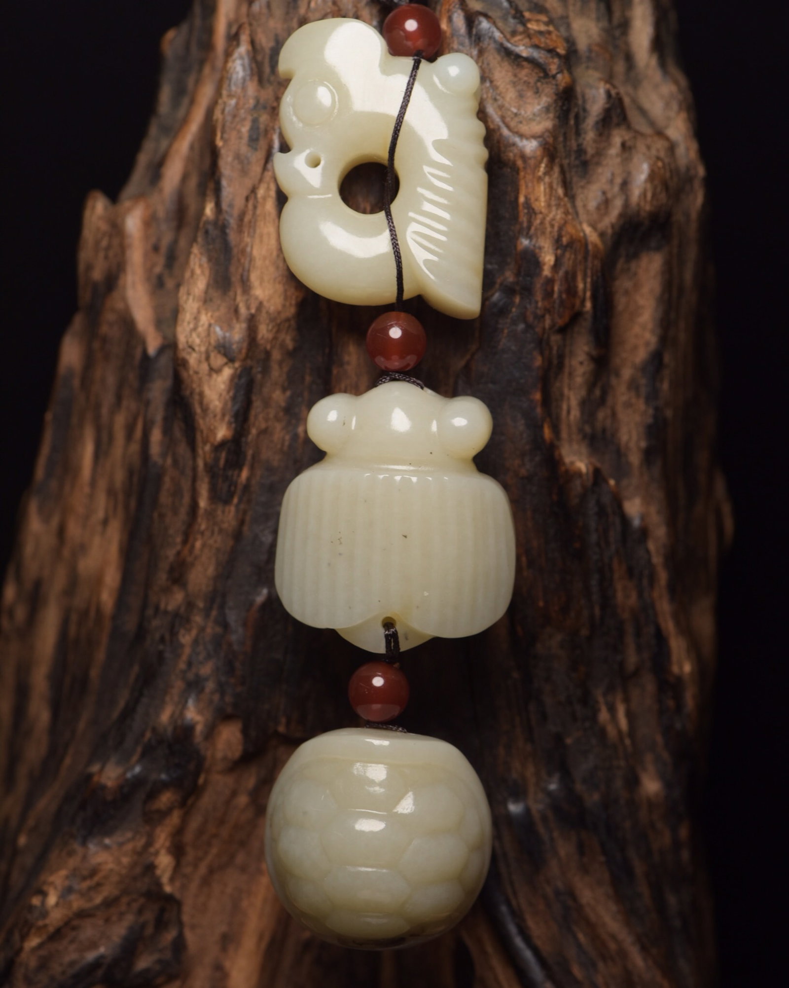 An Exquisite White Jade Turtle Shell Pendant: An Exquisite White Jade Turtle Shell Pendant,Qing Dynasty,China,Size:5.1inx1.3inx0.8in,Weight:90g 白玉龟壳挂件,中国清代