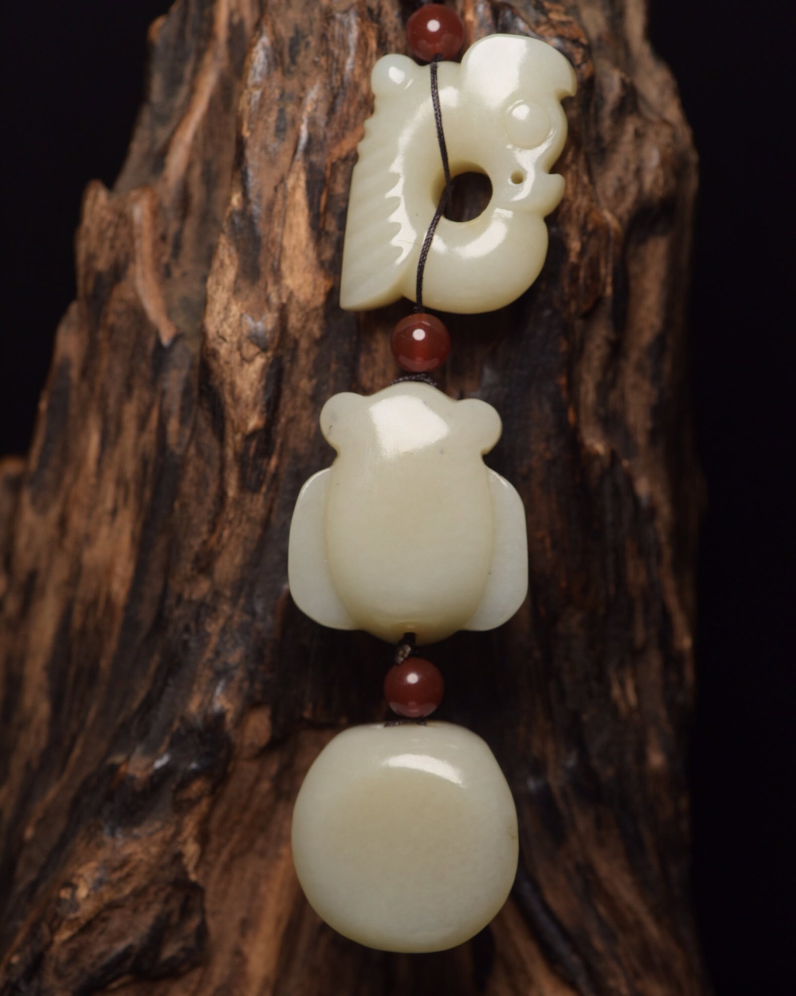 An Exquisite White Jade Turtle Shell Pendant - 2