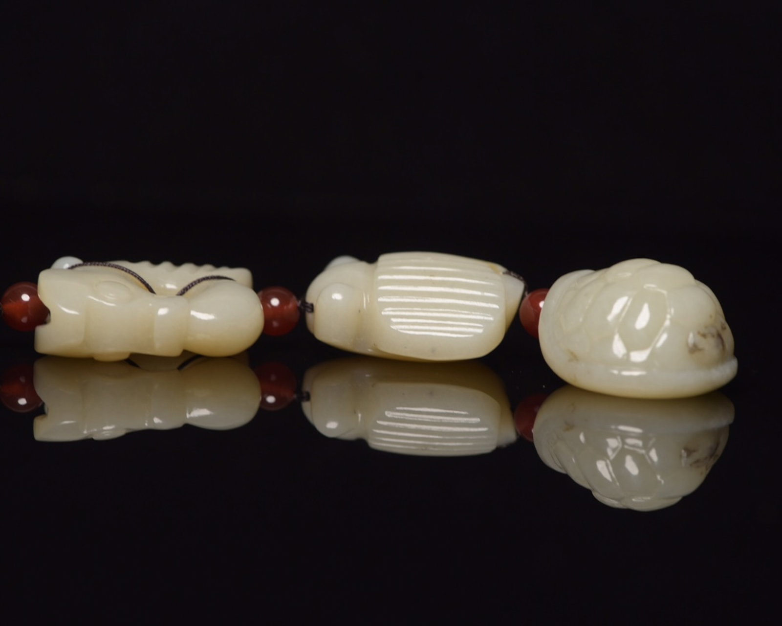 An Exquisite White Jade Turtle Shell Pendant - 3