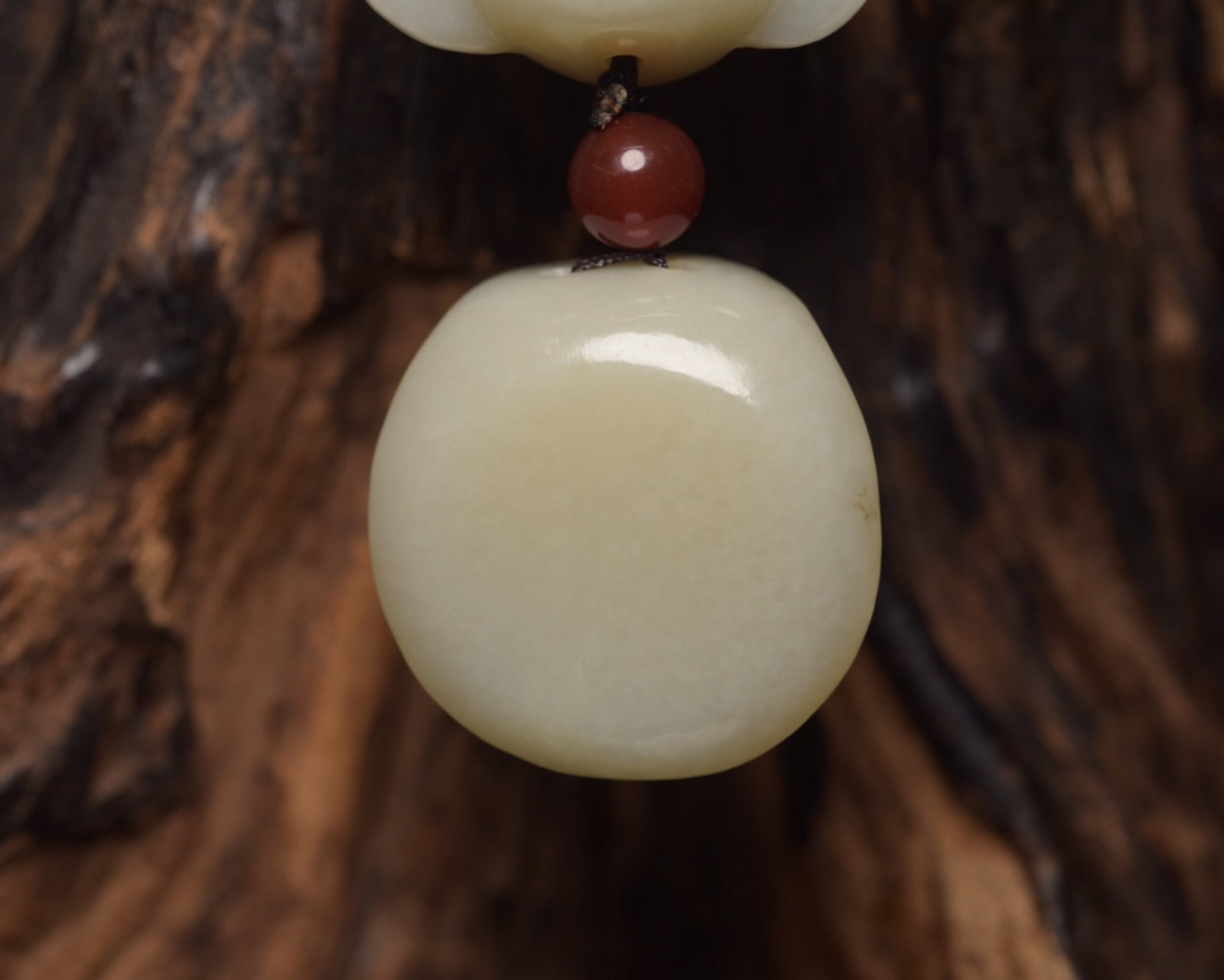 An Exquisite White Jade Turtle Shell Pendant - 9