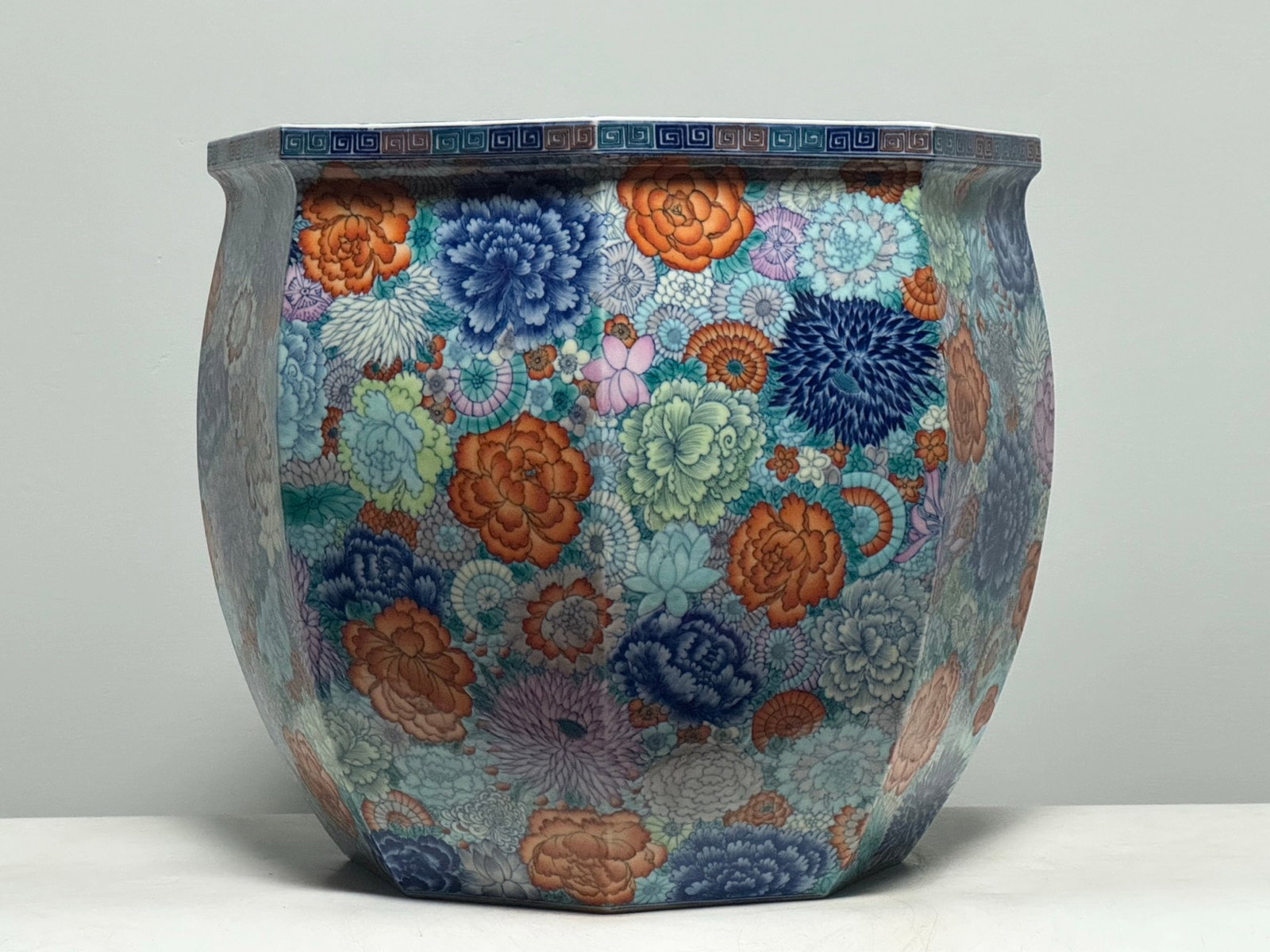 A Rare Doucai Flower Pattern Vat - 2