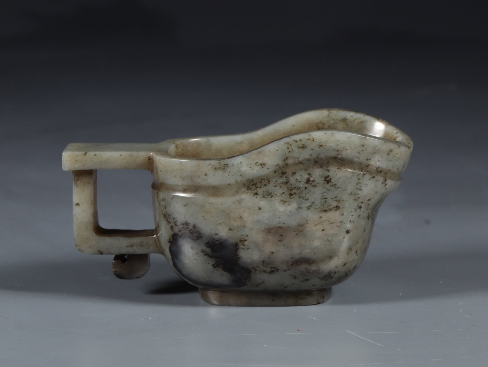 An Exquisite White Jade Cup: An Exquisite White Jade Cup,Qing Dynasty,China,Size:4.1inx1.8inx2.1in,Weight:167g 白玉杯,中国清代