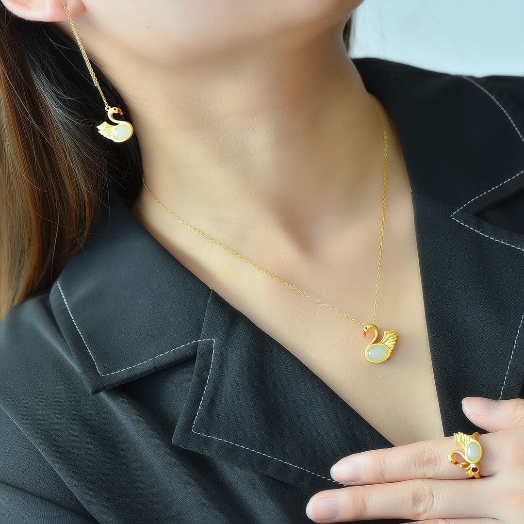 A Set of Fine Sterling Silver-Gold Plated Inlaid White Jade Jewelrys: A Set of Fine Sterling Silver-Gold Plated Inlaid White Jade Jewelrys 一套纯银镀金镶白玉首饰