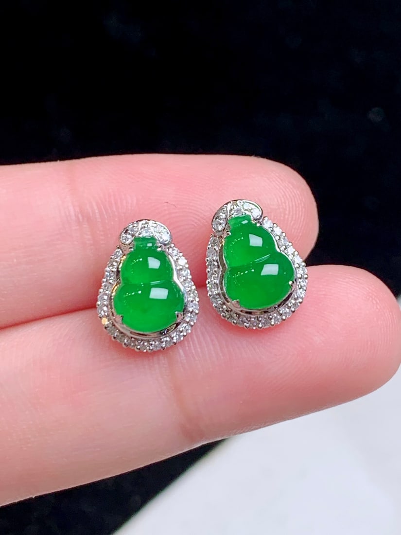 A Pair of Exquisite 18k Gold Diamond Inlaid Jadeite Earrings: A Pair of Exquisite 18k Gold Diamond Inlaid Jadeite Earrings,Size(Loose Stone):8mmx6mm 一对18k金钻镶嵌翡翠耳钉