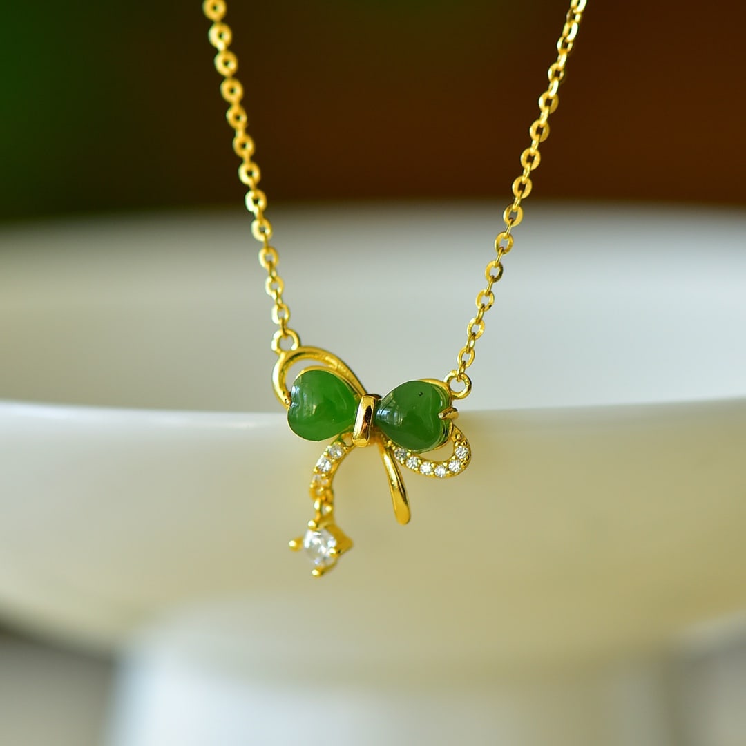 An Exquisite Sterling Silver-Gold Plated Inlaid Jasper Pendant,Inlaid Diamond: An Exquisite Sterling Silver-Gold Plated Inlaid Jasper Pendant,Inlaid Diamond,Size:5mmx5mm 纯银镀金镶碧玉项链,嵌钻石