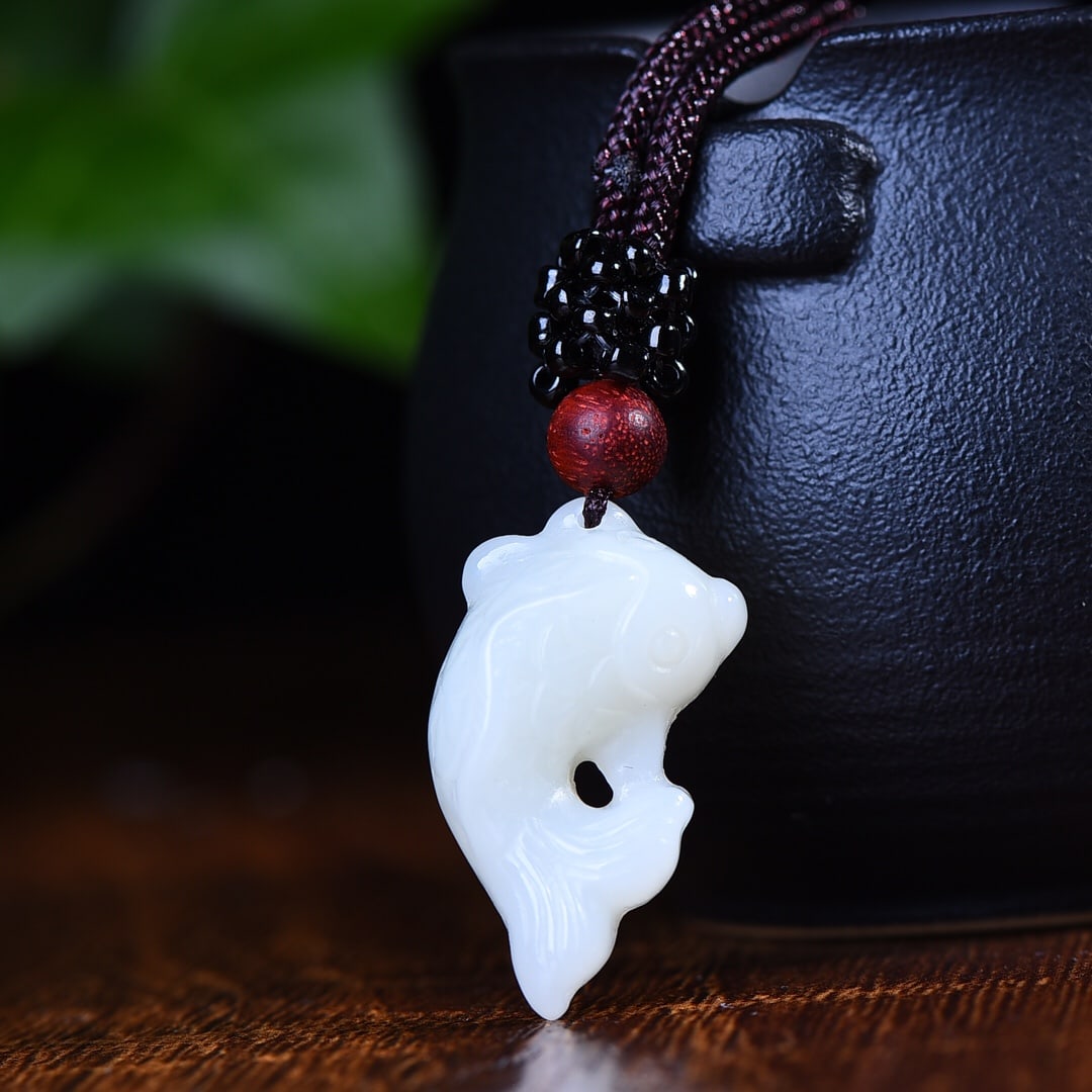 An Exquisite White Jade Fish Pendant: An Exquisite White Jade Fish Pendant,Size:25mmx17mm 白玉鱼挂件