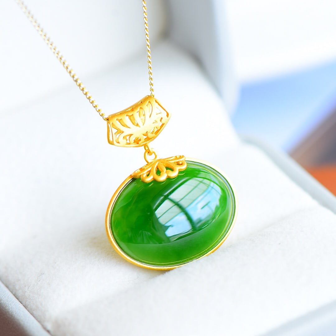 An Exquisite Sterling Silver-Gold Plated Inlaid Jasper Pendant: An Exquisite Sterling Silver-Gold Plated Inlaid Jasper Pendant,Size:15mmx20mm 纯银镀金镶碧玉项链