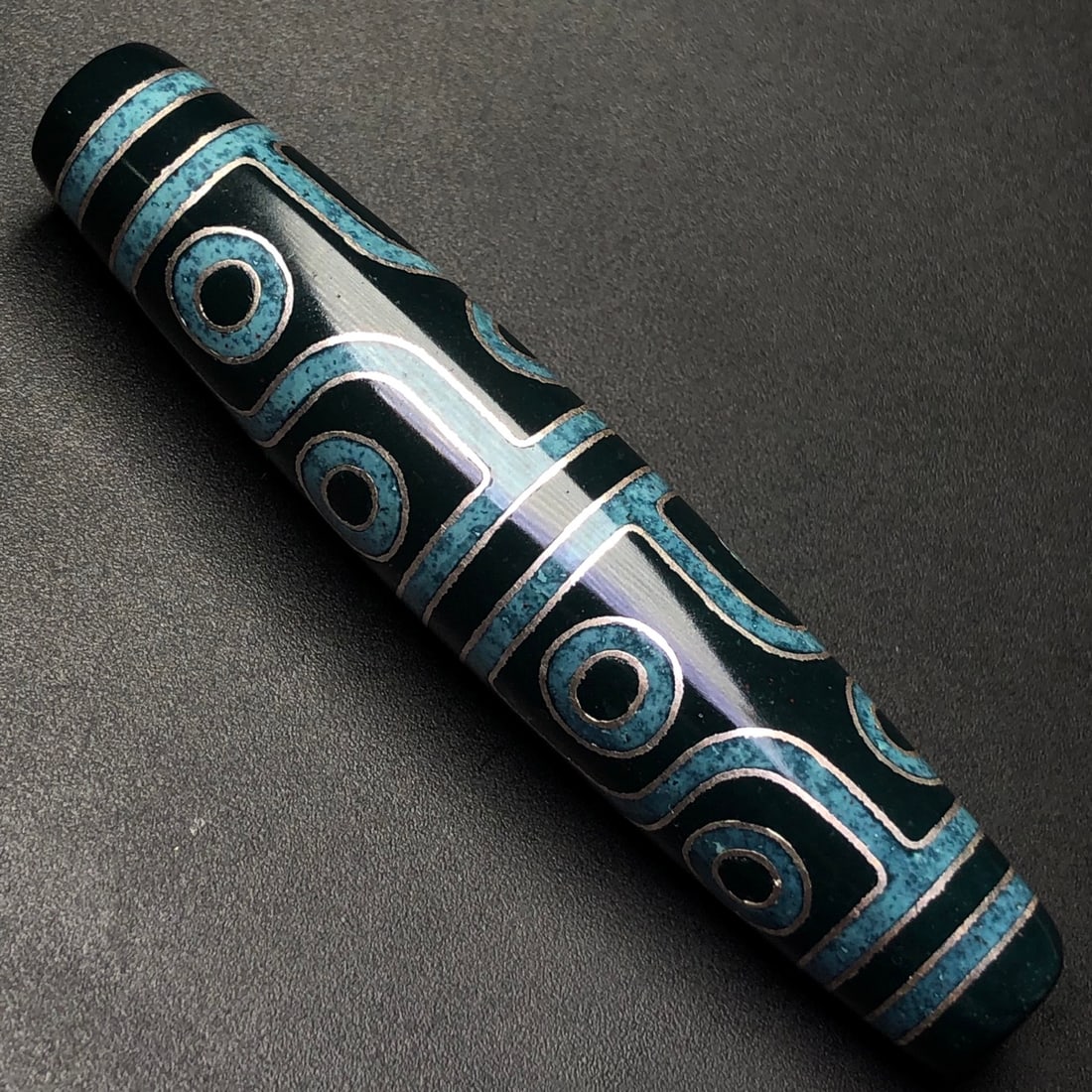 An Exquisite Dzi Bead Inlaid Silver Pendant: An Exquisite Dzi Bead Inlaid Silver Pendant,Size:77mmx16mm,Weight:31.7g 天珠嵌银挂件