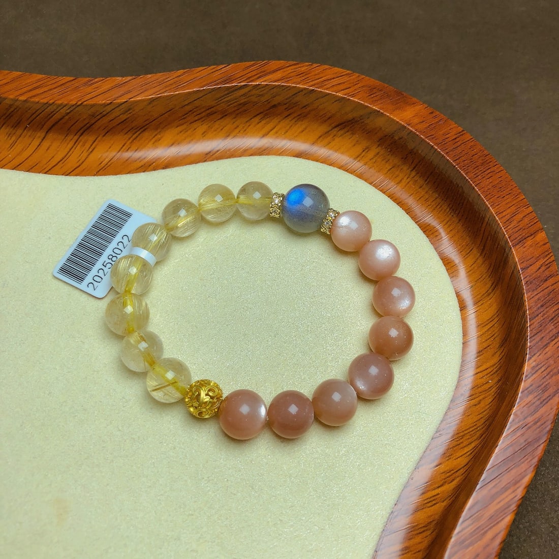 An Exquisite Crystal Bracelet: An Exquisite Crystal Bracelet,Size:9.7mm,12mm,Weight:25.6g 水晶手串