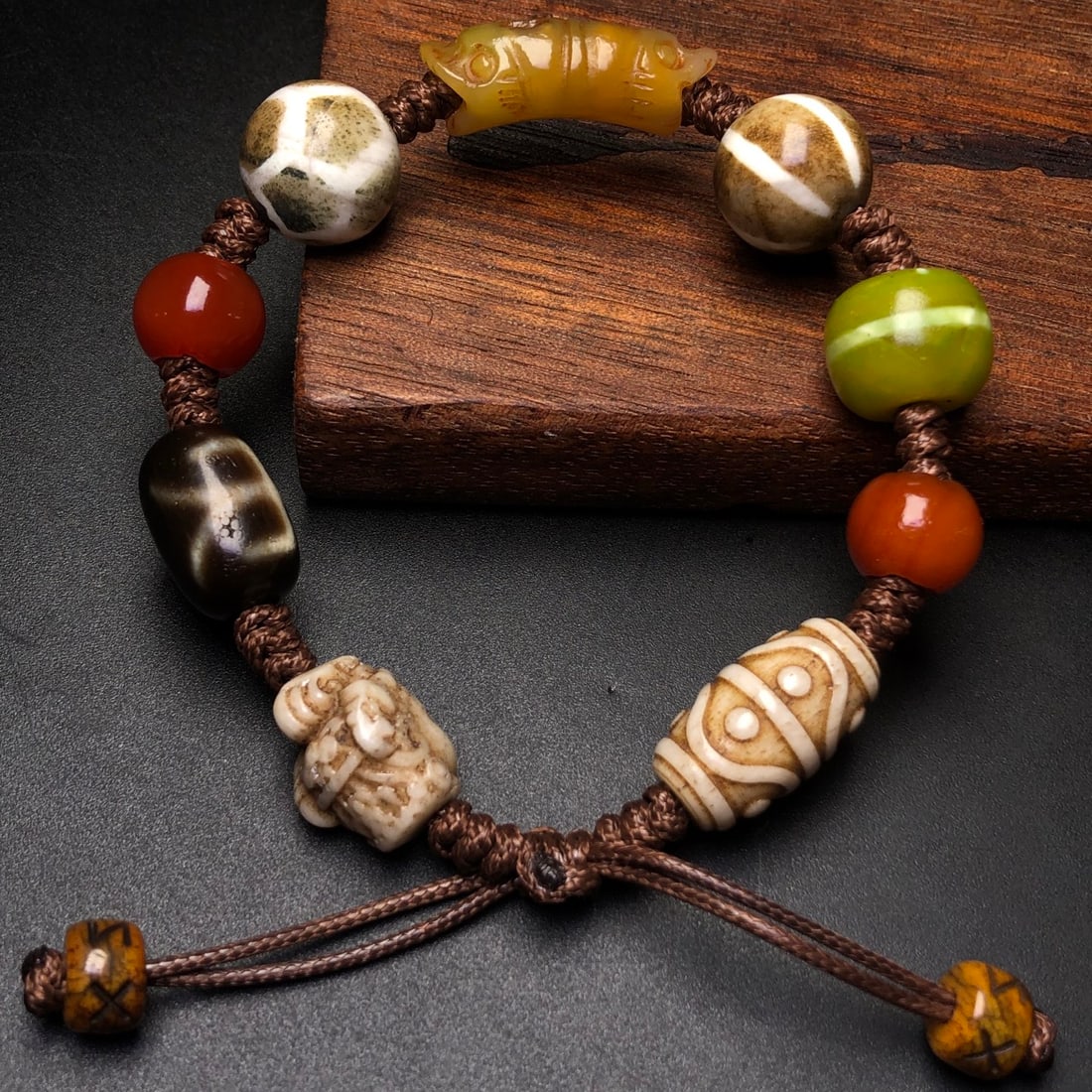 An Exquisite Agate Bracelet - 3