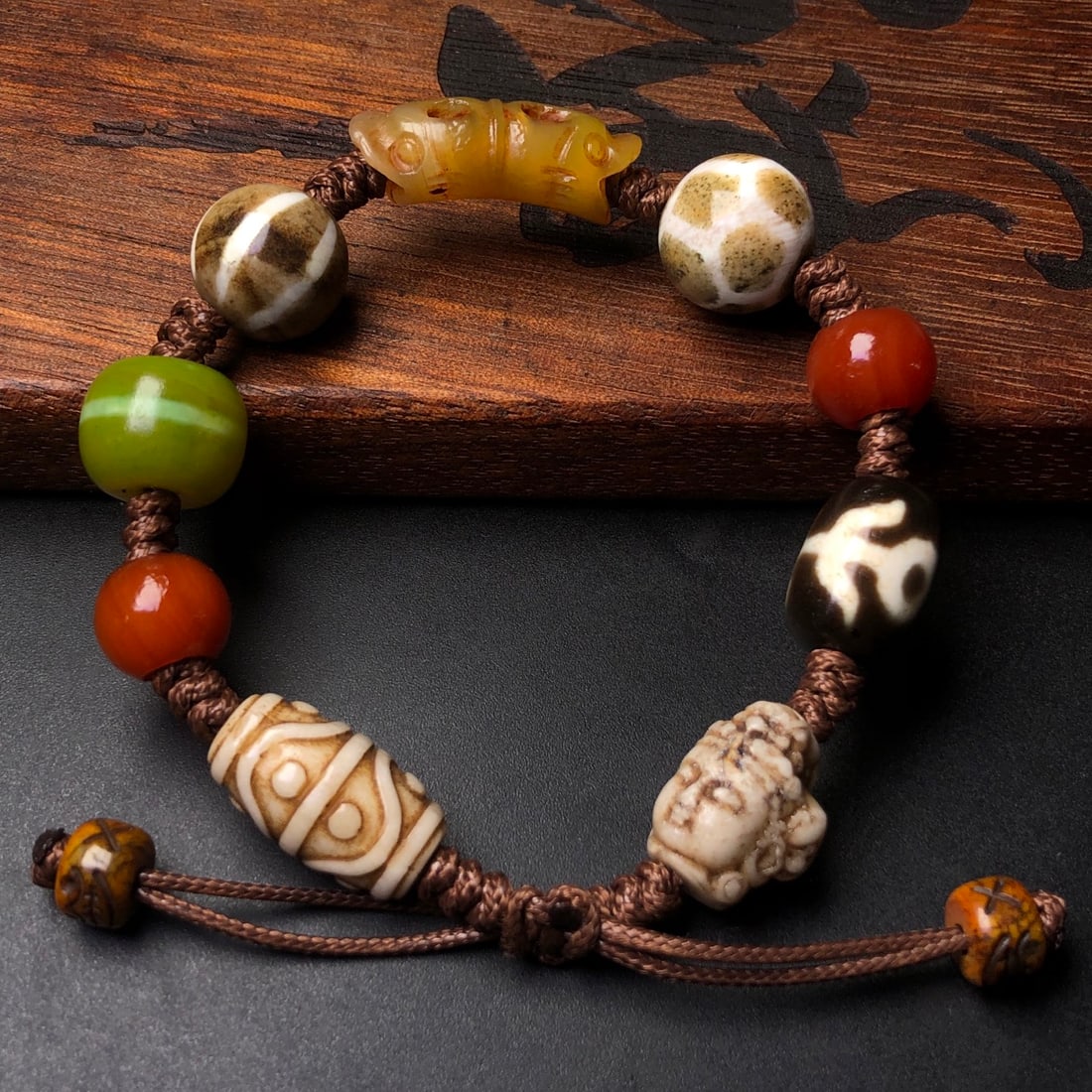 An Exquisite Agate Bracelet - 4