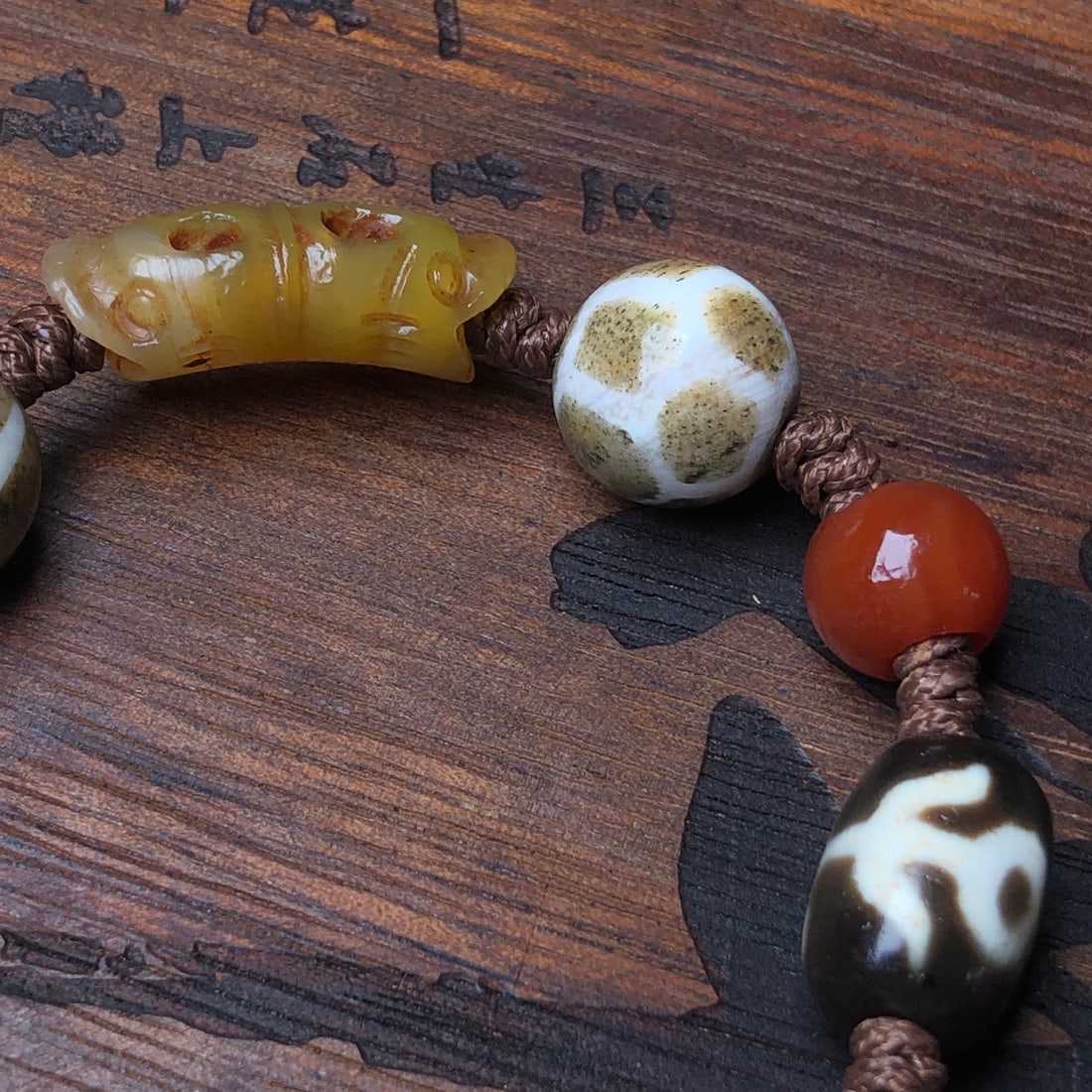 An Exquisite Agate Bracelet - 7